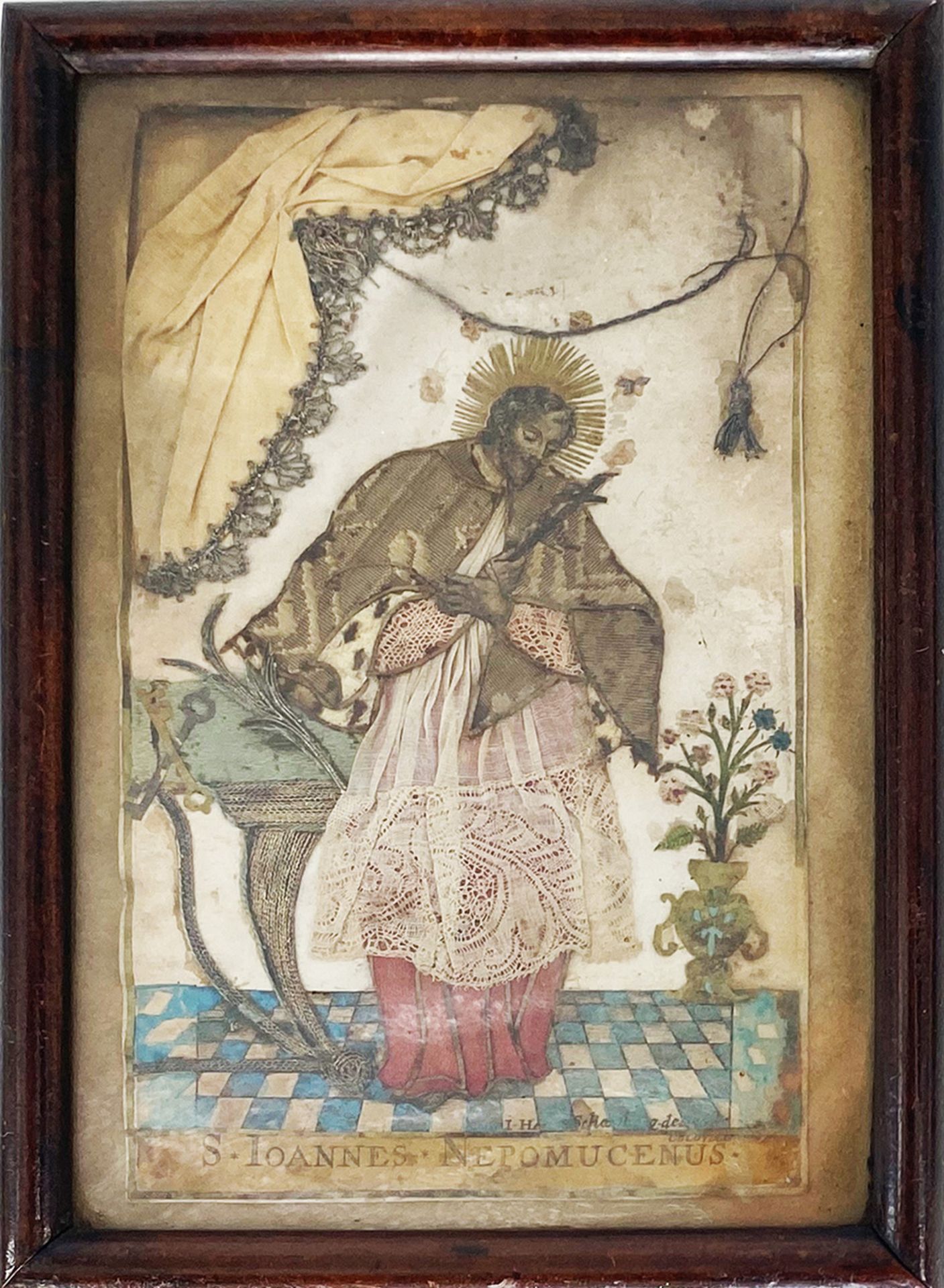 Drei Klosterarbeiten, Heiligenbilder, 18./19. Jh.: Hl. Nepomuk mit Kruzifix in der Hand, vor einem - Image 2 of 5
