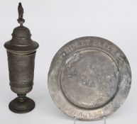 2 Objekte Zinn: Zinnpokal, Preisschießen 1904, H 30 cm, Zinnteller, Sachsen 1640, bez. SA.ROM.IMP.