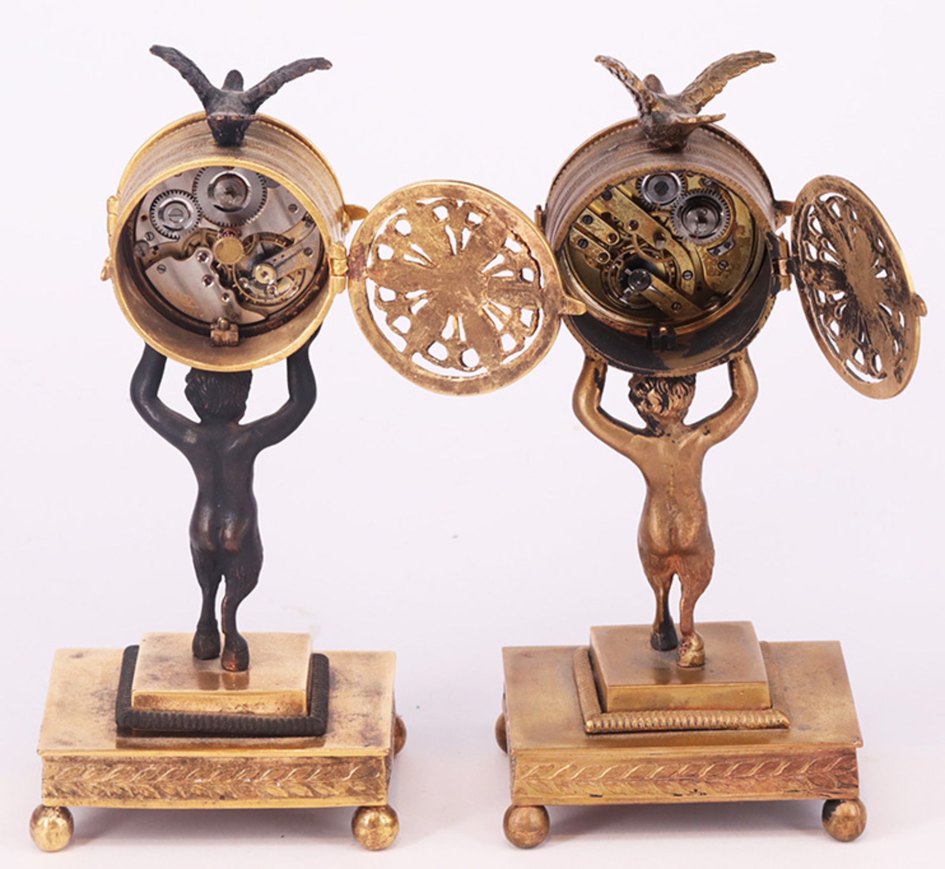 Paar Uhrenhalter, Messingbronze, 2. Hälfte 19. Jh., teils älter, klassizistische Sockel mit - Image 6 of 7