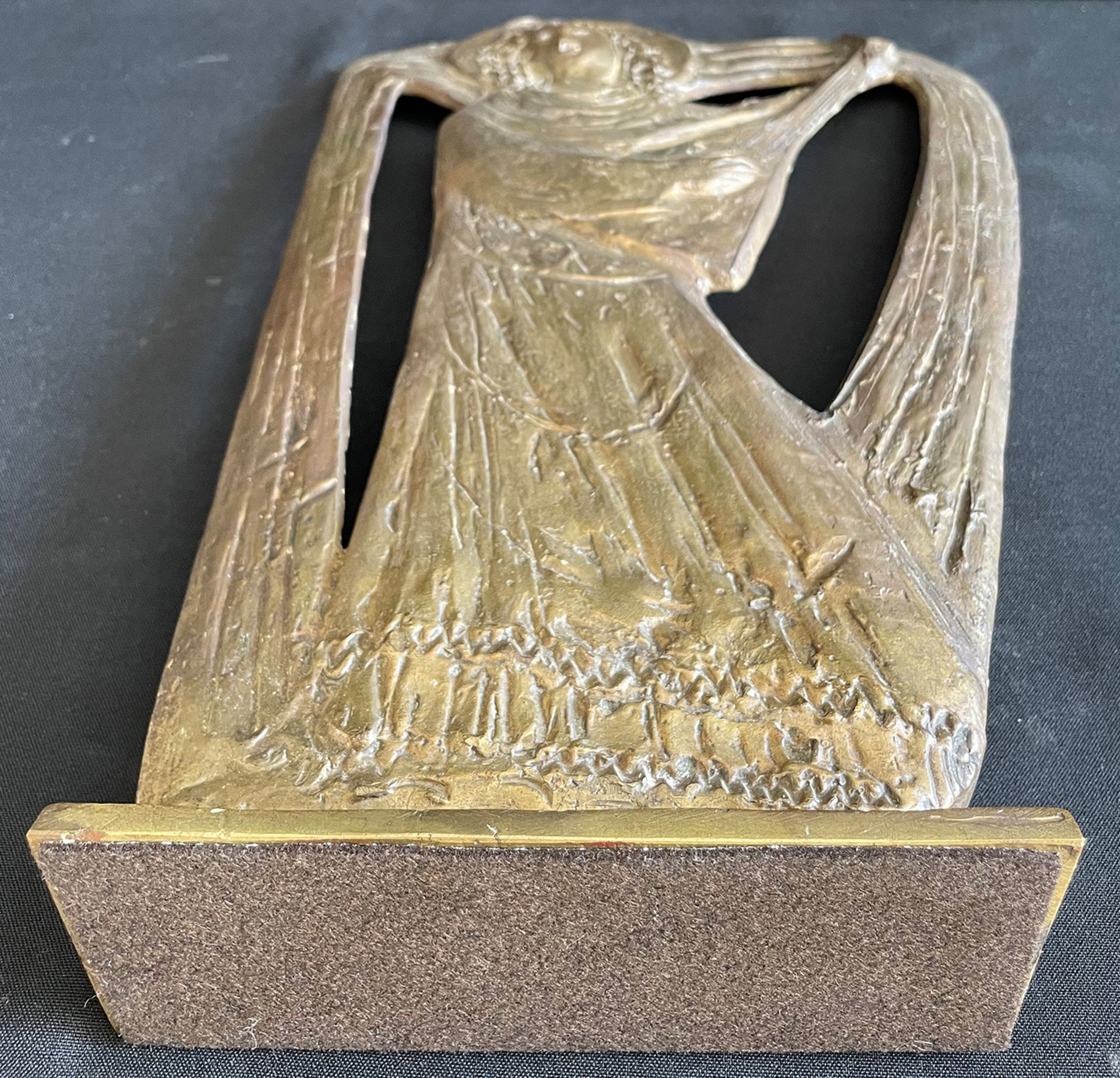 Laute spielender Engel, Bronze, Julius Bausenwein (Rimpar 1913 - 1962), das Objekt stammt aus dem - Image 3 of 5
