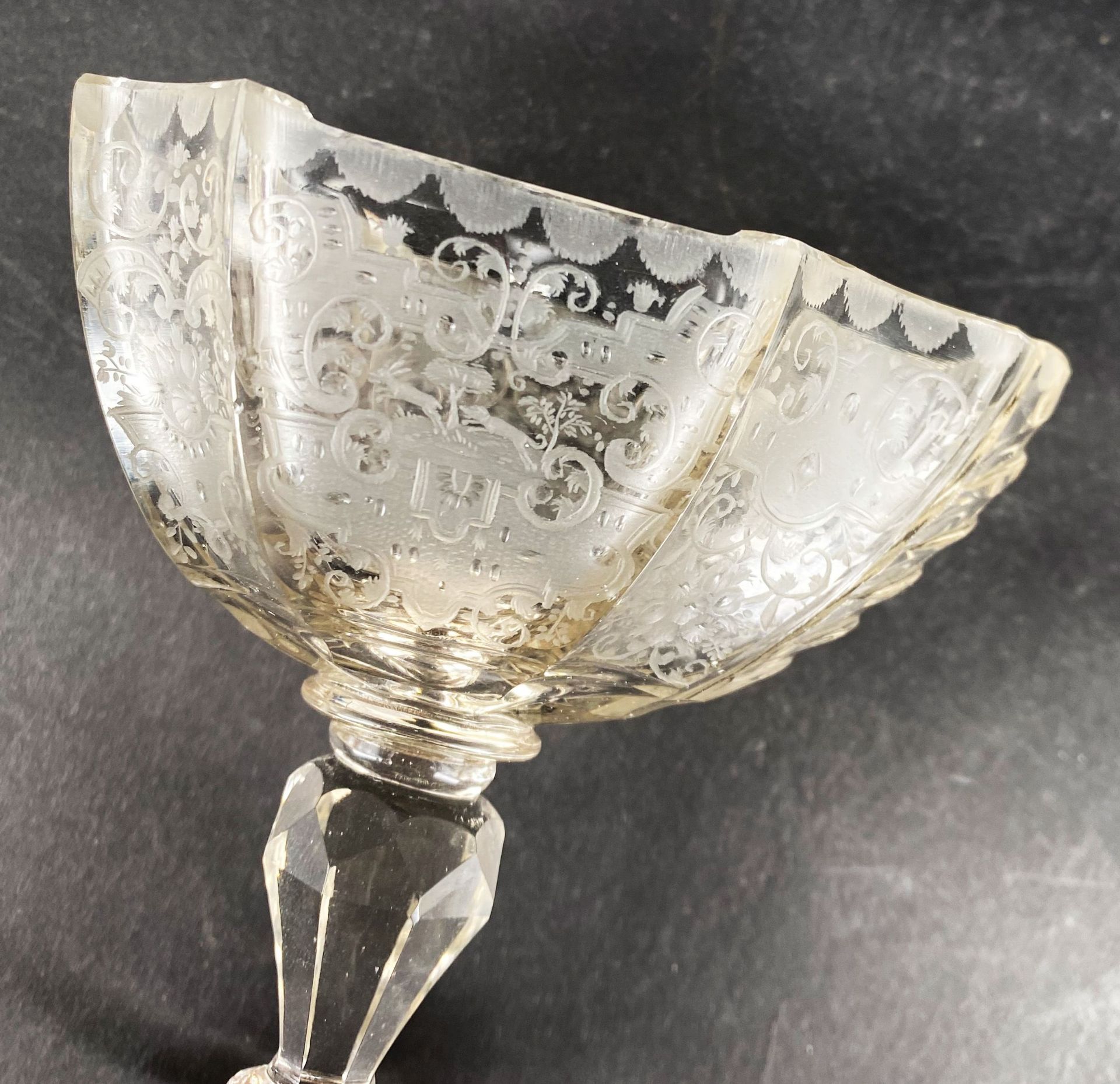 Konvolut aus sechs Gläsern, 18./19. Jh., Sammlungsauflösung: großes Pokalglas mit geätzter - Image 9 of 10
