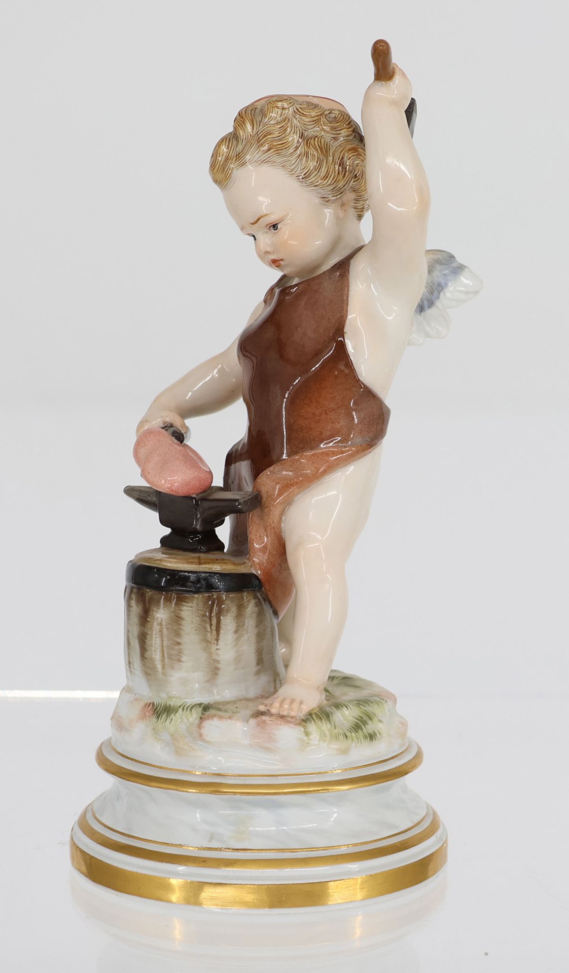 Amor als Schmied, Meissen, Entw.: Heinrich Schwabe. Schwertermarke Meißen. Mit Schürze bekleidet - Bild 2 aus 4