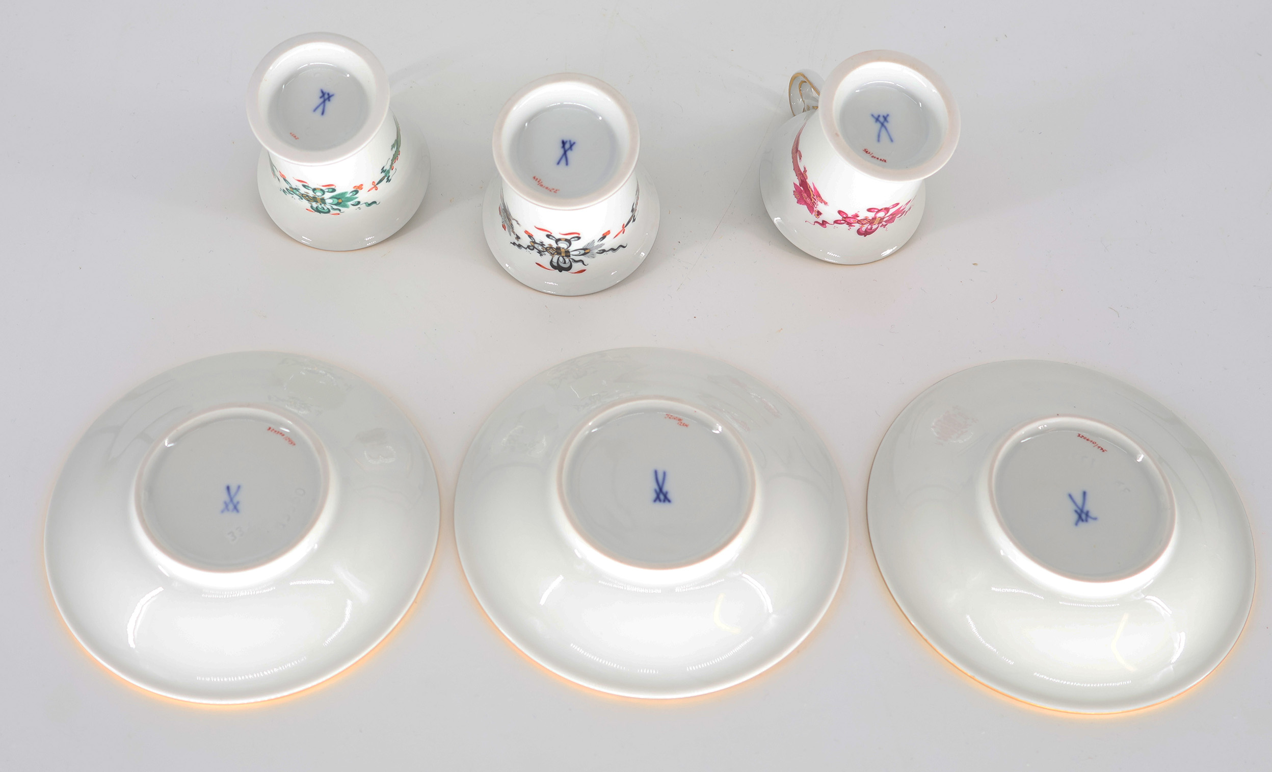 3 Tassen für Mokka / Espresso mit Untertassen, Goldrand, Meissen, Porzellan, Schwertermarke - Image 2 of 4