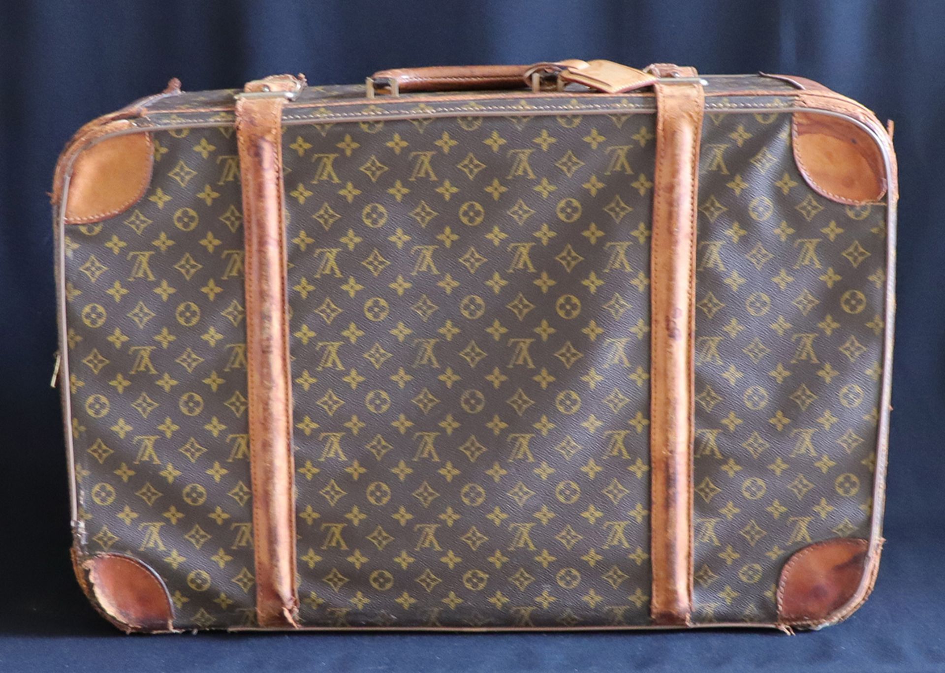 Louis VUITTON. Koffer, Valise, Vintage, LOUIS VUITTON TRAVELING CASE, 47 x 69 x 22 cm