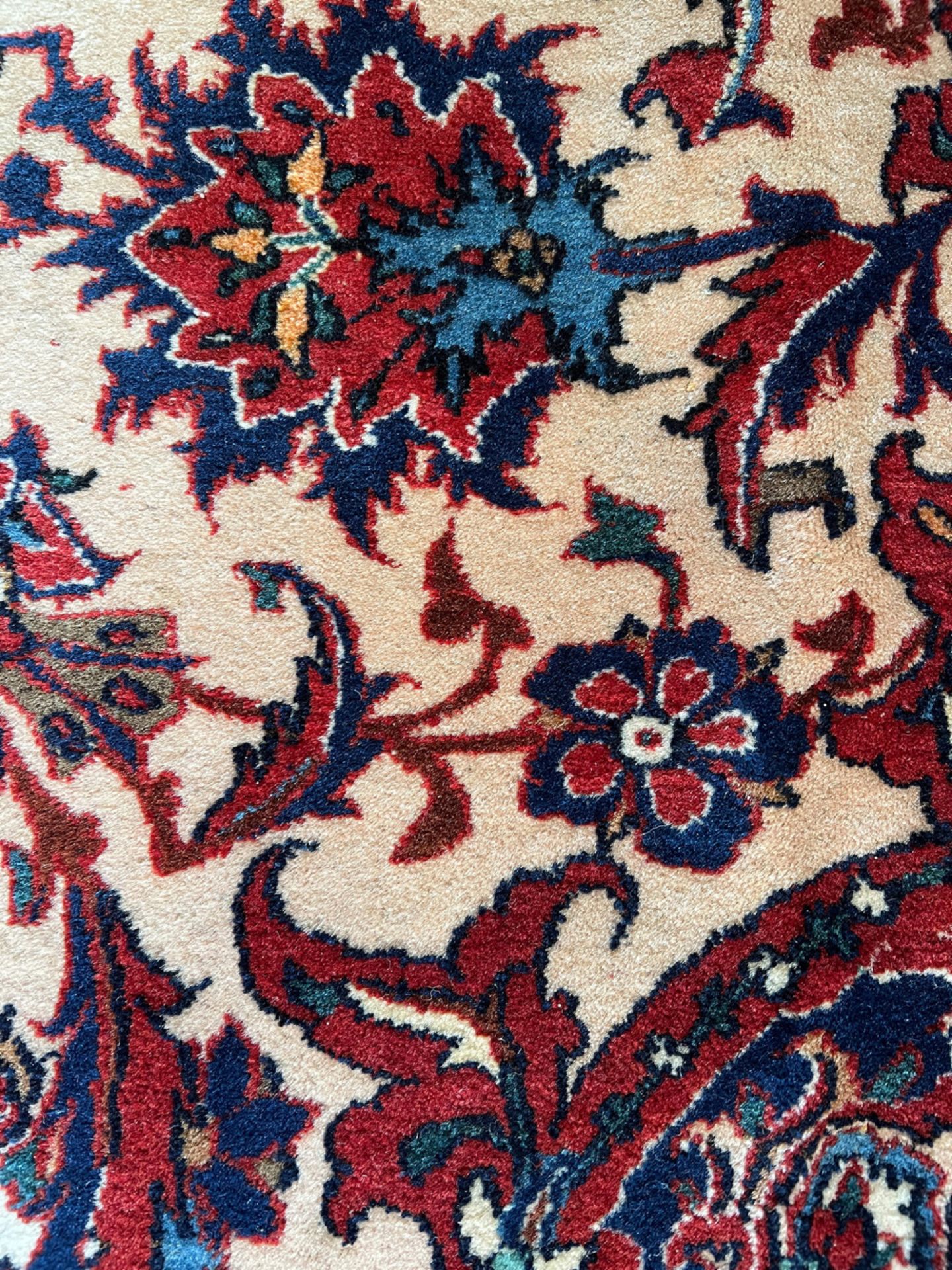 Orientteppich, Isfahan, Altersspuren, Fransen teils beschädigt, 308 x 422 cm - Image 18 of 19