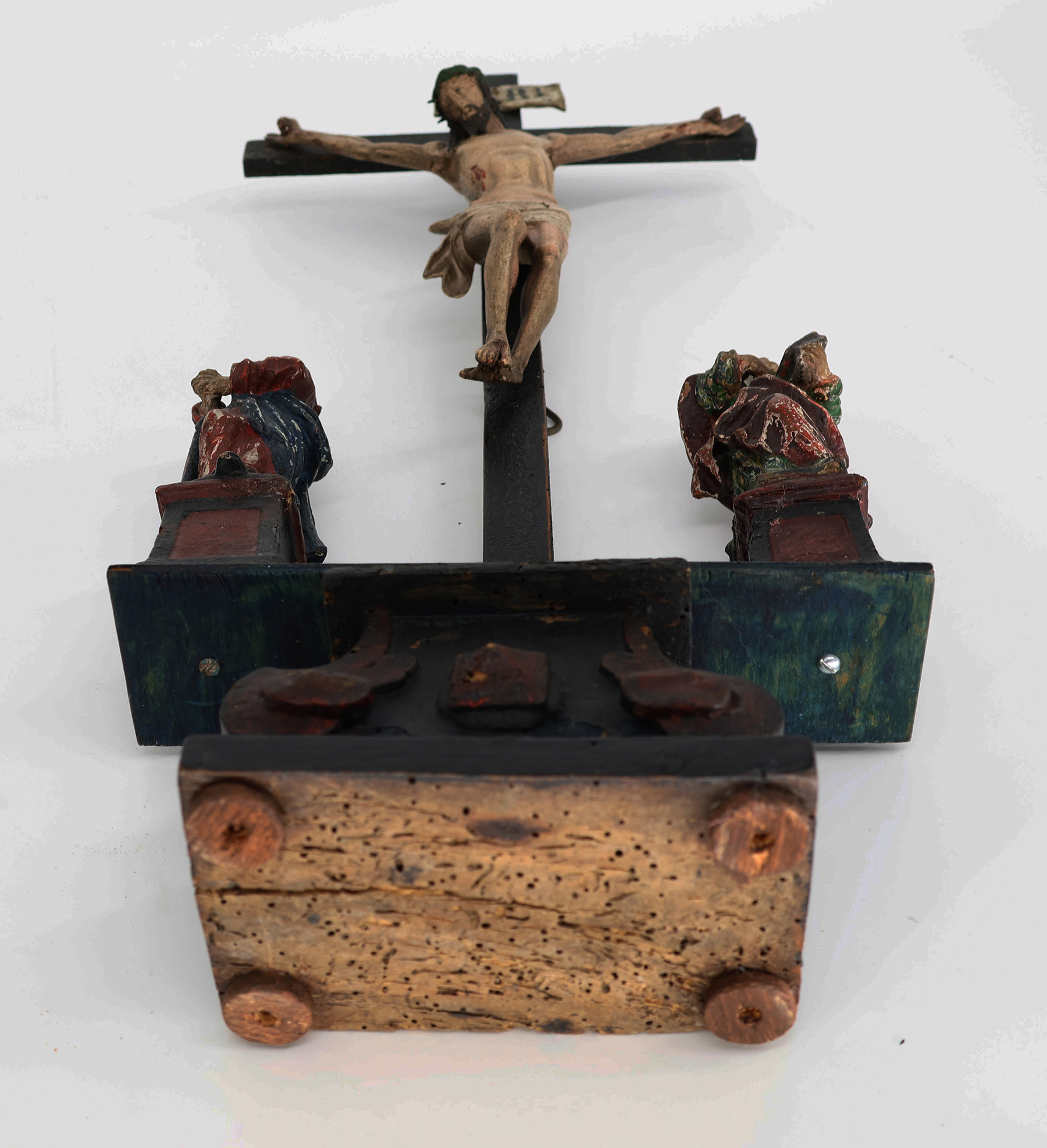 Kreuzigungsgruppe, 18./19. Jh., Maria mit Johannes dem Evangelisten unter dem Kreuz mit Jesus, Holz, - Image 4 of 11
