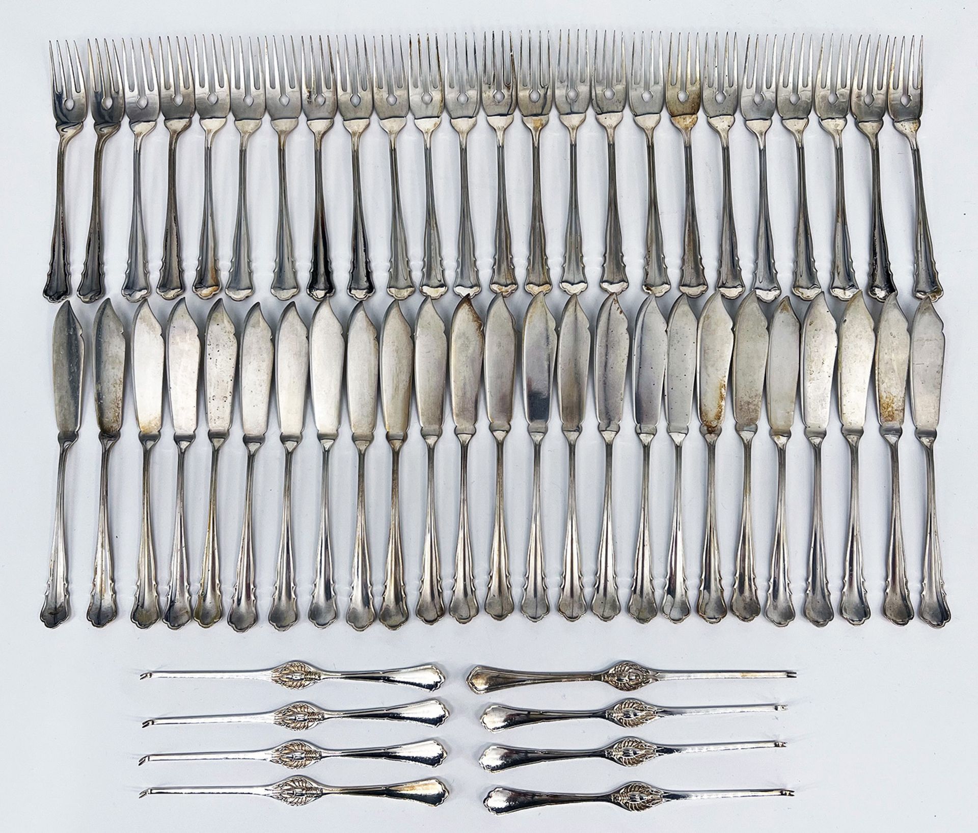 Großes Silberbesteck, 800er Silber, Fa. Wollenweber, bestehend aus 332 Teilen, Gewicht ohne Messer - Bild 2 aus 14