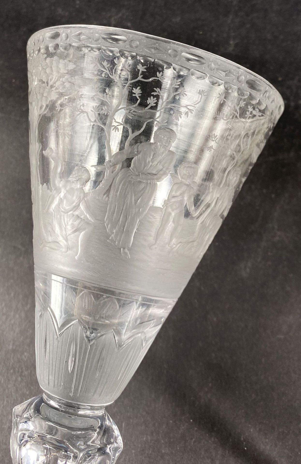 Konvolut aus sechs Gläsern, 18./19. Jh., Sammlungsauflösung: großes Pokalglas mit geätzter - Image 2 of 10