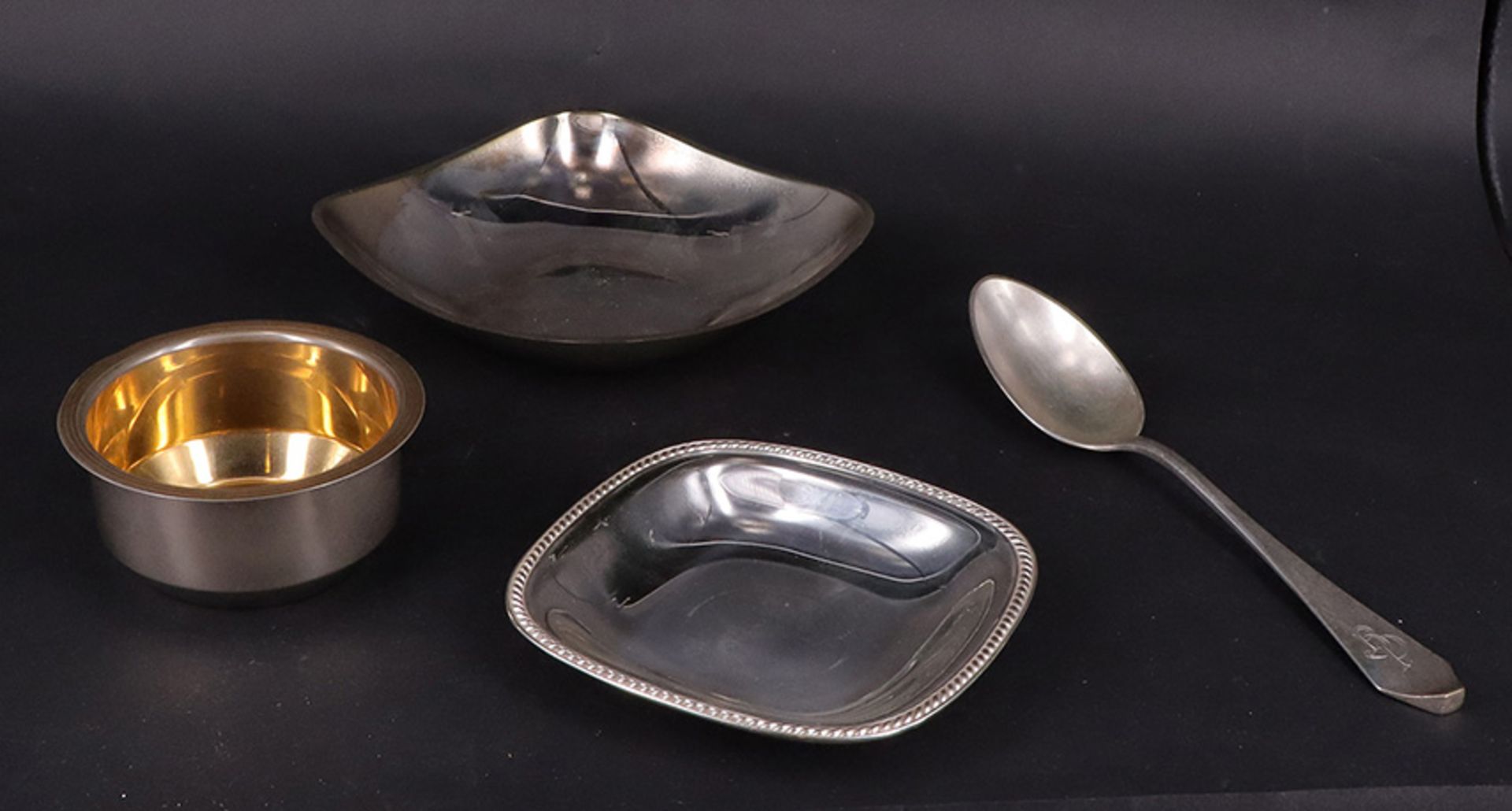 Konvolut Silber: 1 x Löffel, 800er Silber, L 22 cm, 72 gr.; 1 x Schälchen Wilkens 800er, 12 x 12 cm,
