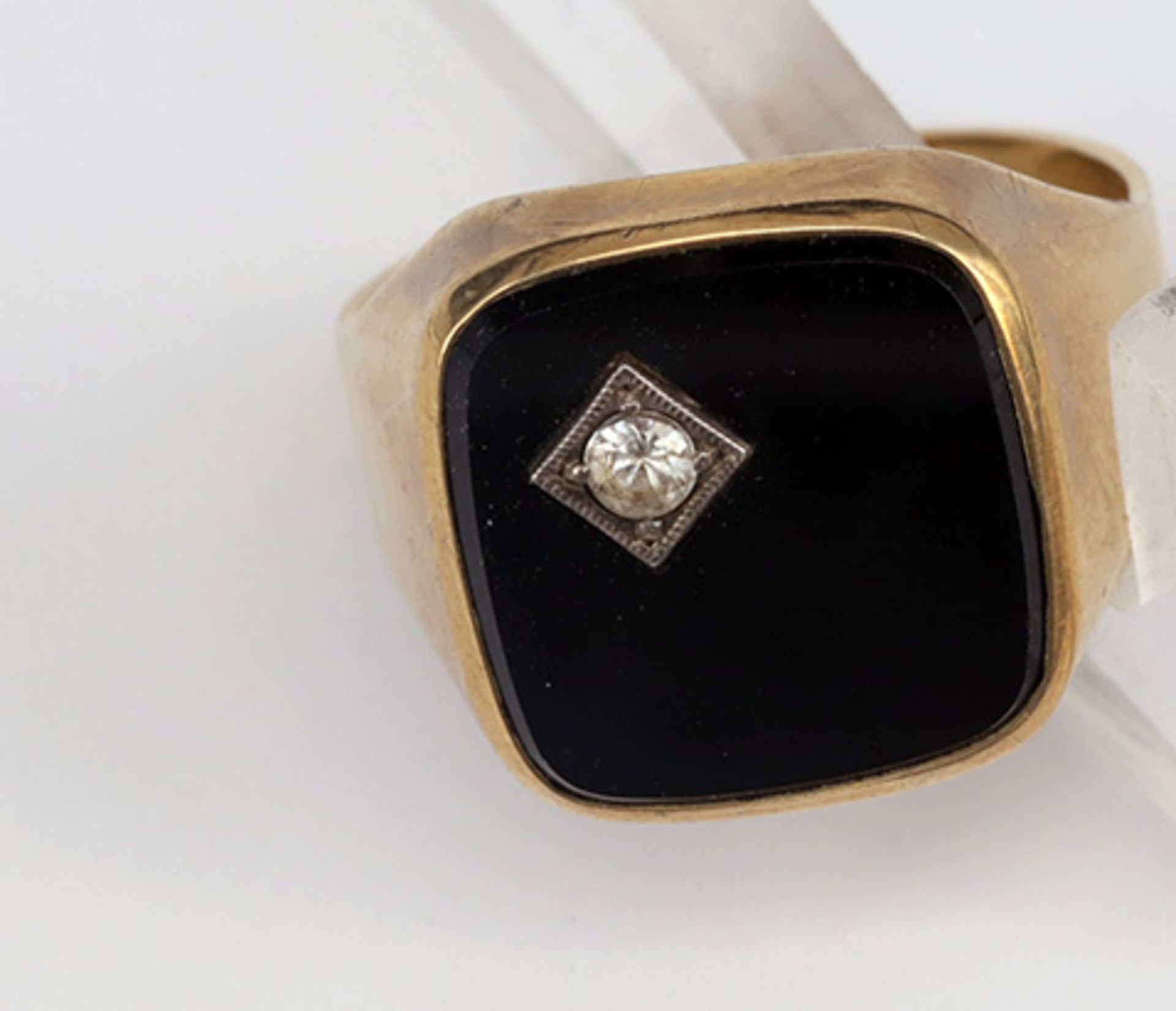 Ring mit Onyx, 333er GG, RG62, 5,5 g sowie Ring mit Reihe von 5 Diamanten, 585er GG, RG62, 6,4 g - Image 4 of 4