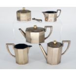 Set 800er Silber (diverse Punzen): Achteckige Kaffeekanne, H 18,5 cm; Teekanne (Deckel lose) H 13