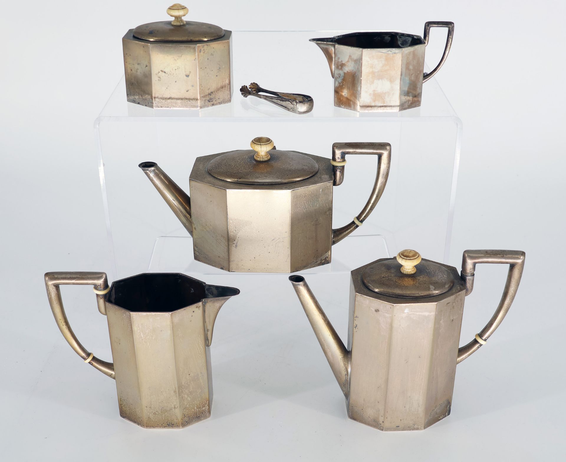 Set 800er Silber (diverse Punzen): Achteckige Kaffeekanne, H 18,5 cm; Teekanne (Deckel lose) H 13