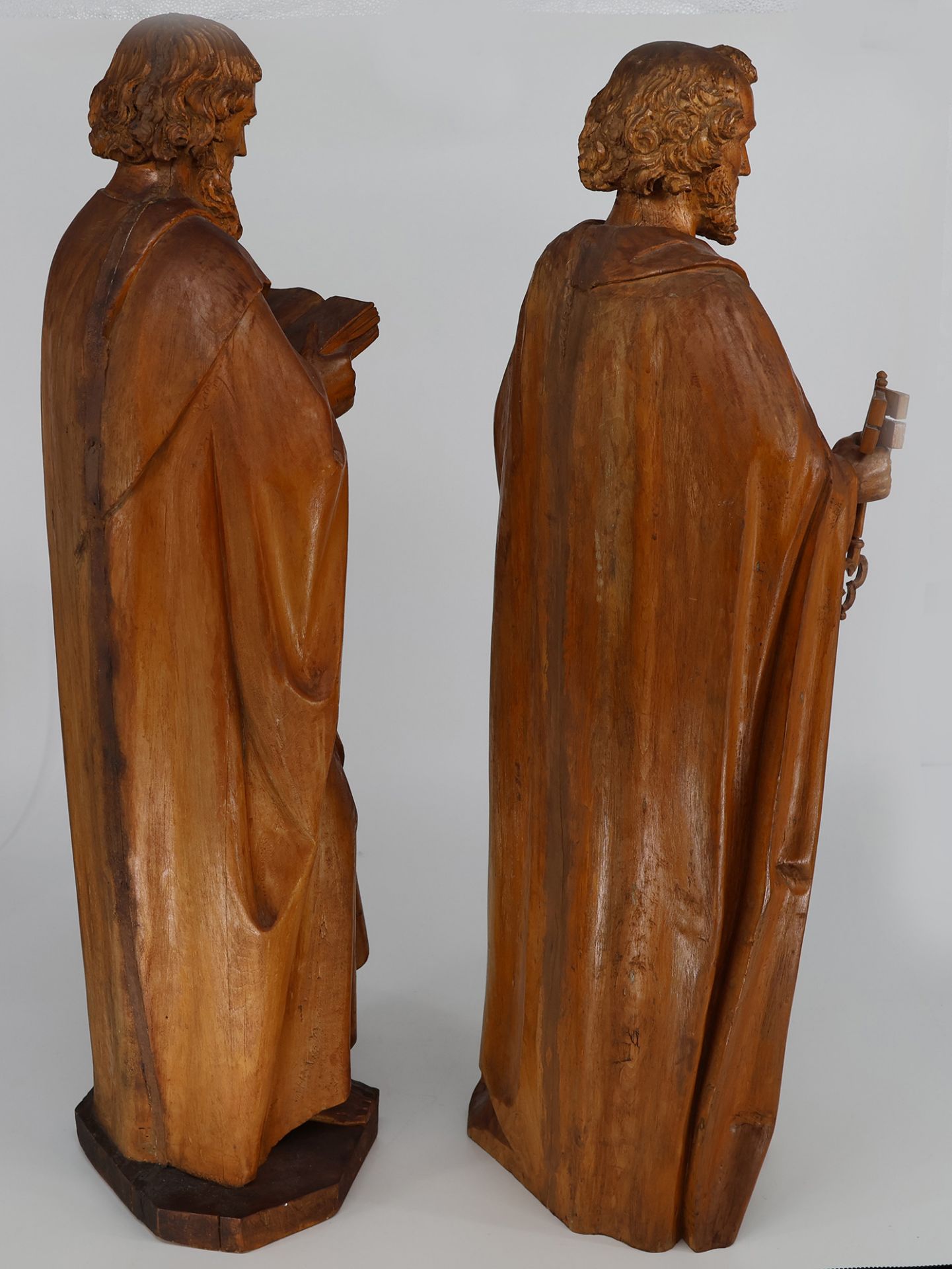 Apostel Petrus und Paulus, Holz, 18./19. Jh., Tirol, H 90 und 94 cm. Apostles Peter and Paul, - Image 2 of 3
