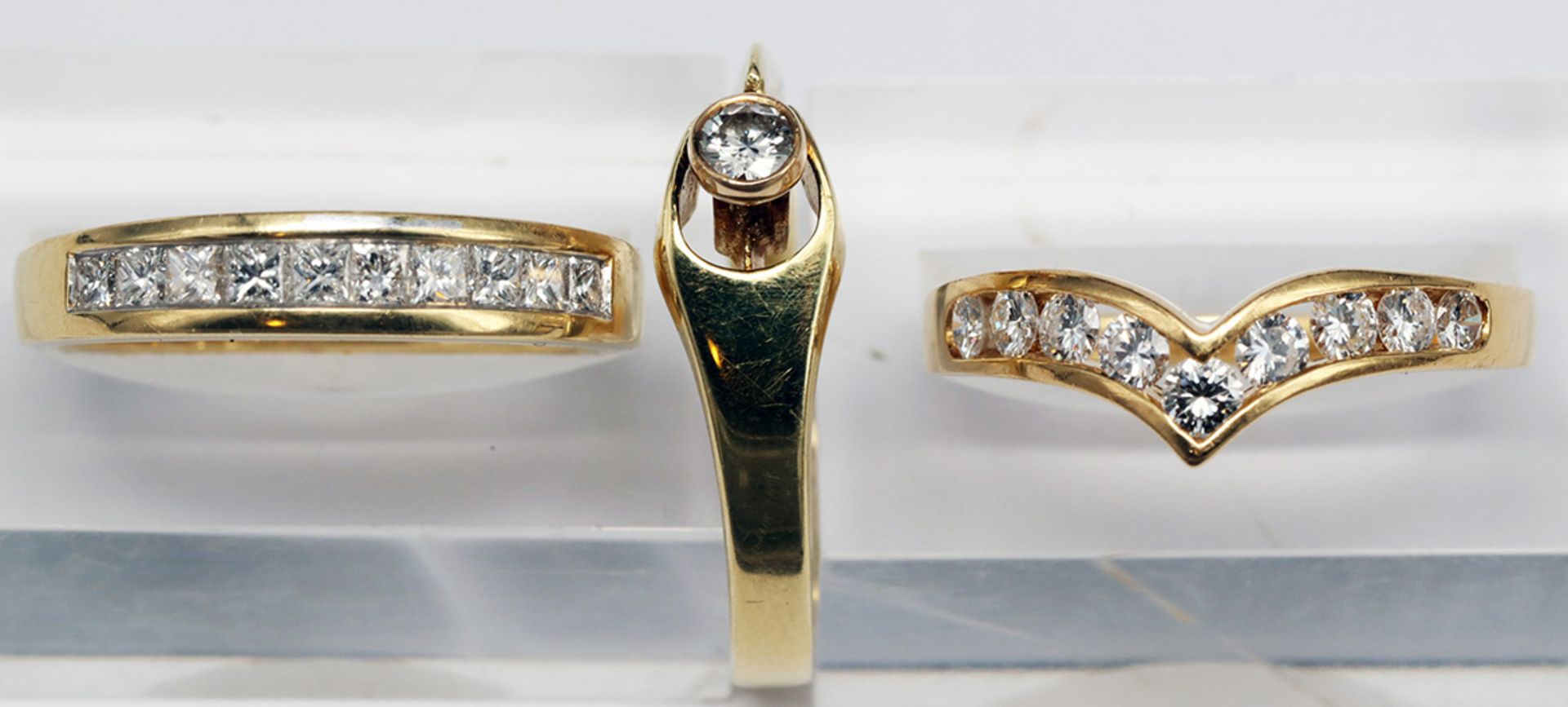 3 Diamantringe, mit schönen Brillanten. Davon 2 x 750er GG, 7,85 g: Ring mit 10 Princess cut - Image 3 of 4