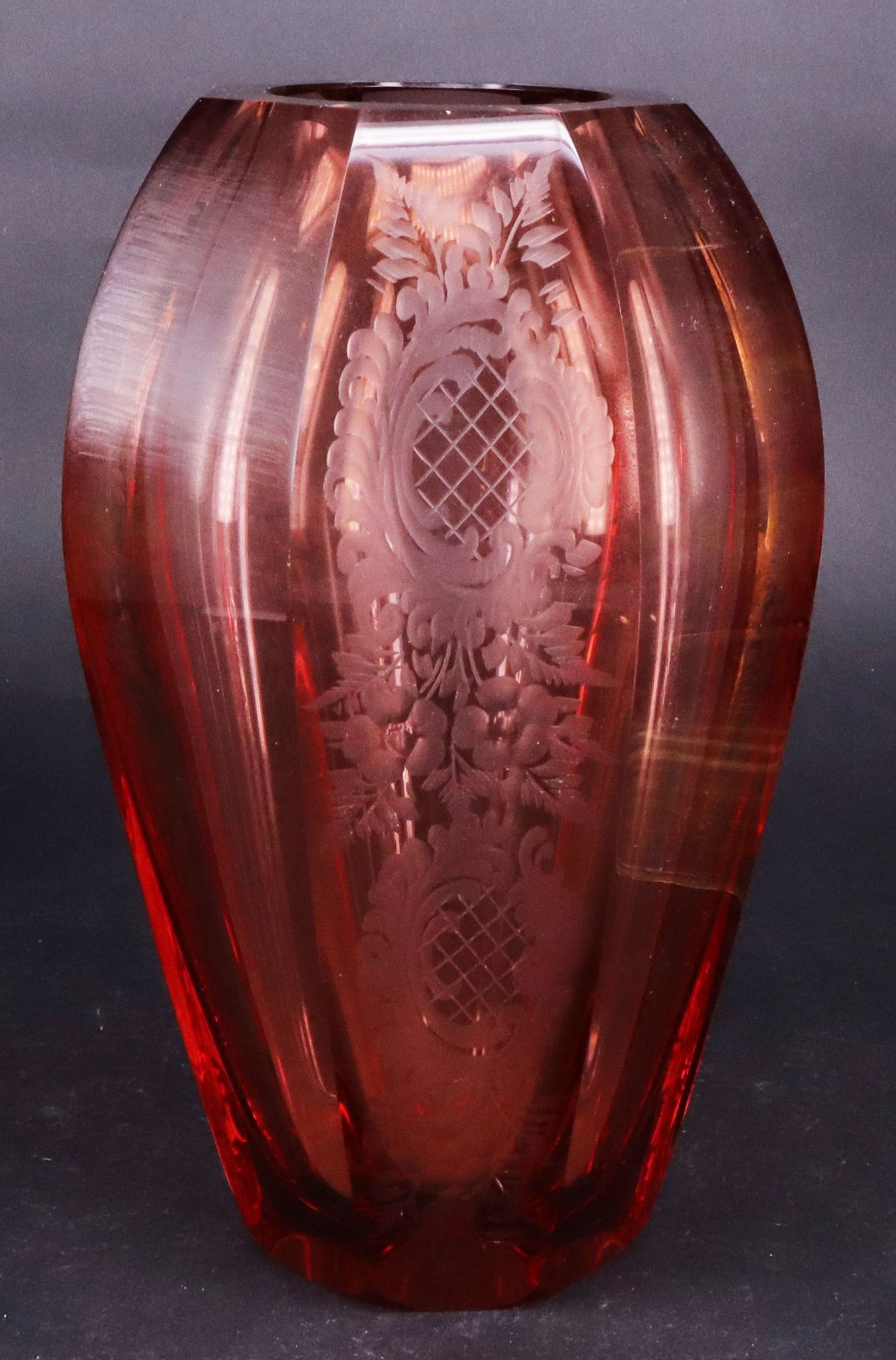 Glas-Konvolut aus Vasen und Murano-Objekten: blassrote, dickwandige Vase mit floralen und - Bild 5 aus 6