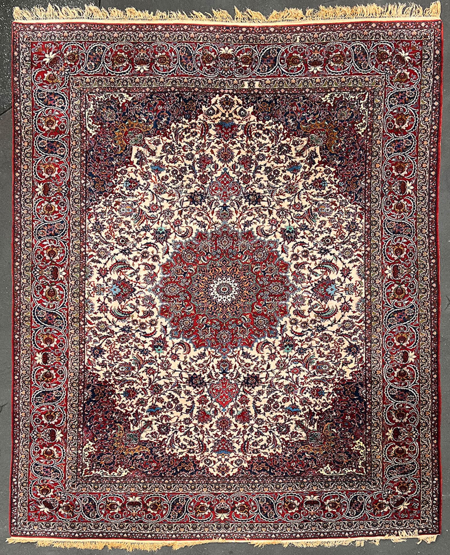 Orientteppich, Isfahan, Altersspuren, Fransen teils beschädigt, 308 x 422 cm