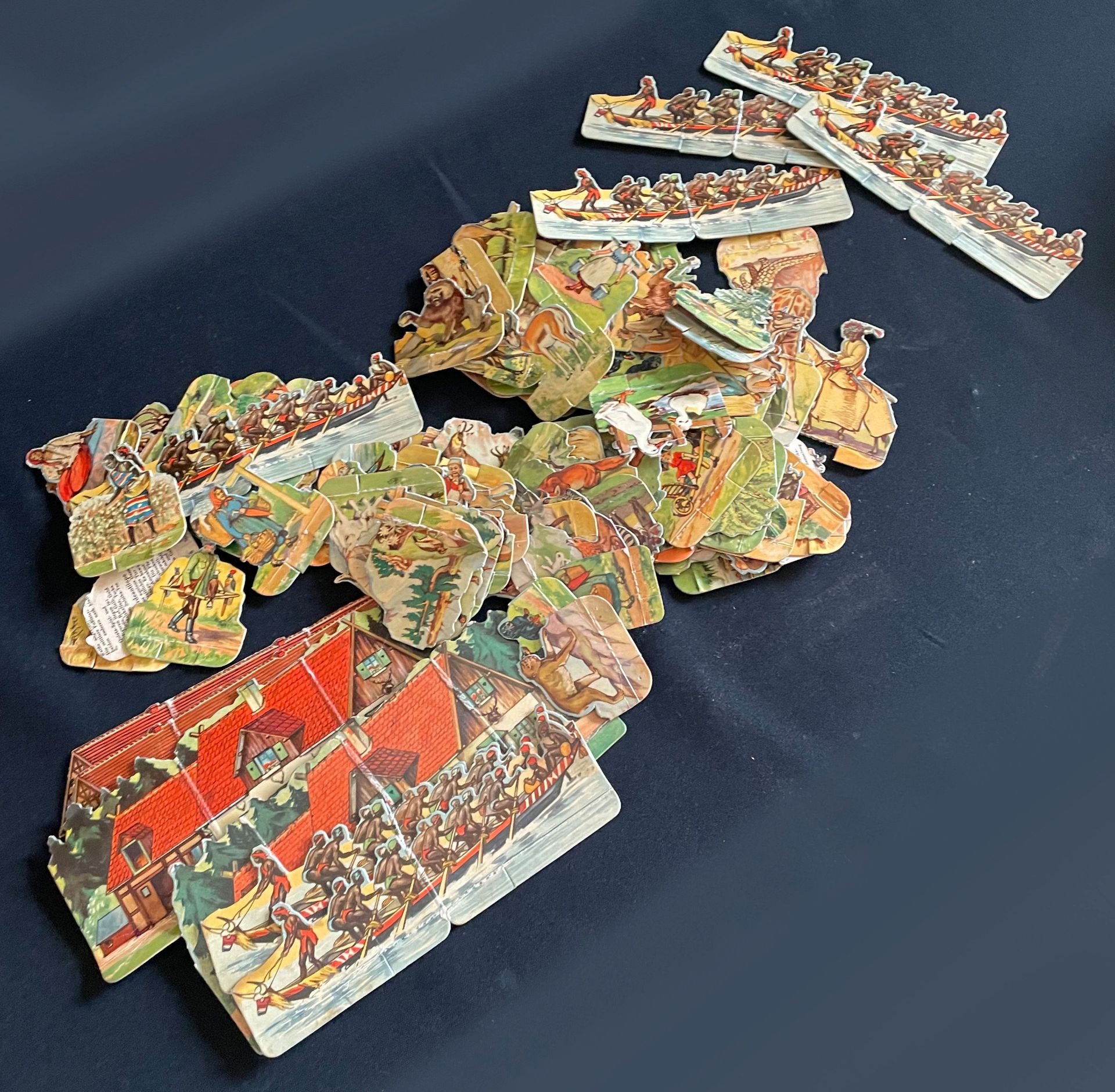 Konvolut, Spielzeug: 23 x Blechplatten (14,5 cm) für Polyphon, Symphonion; 1 x Ziehhund, beweglicher - Bild 17 aus 20