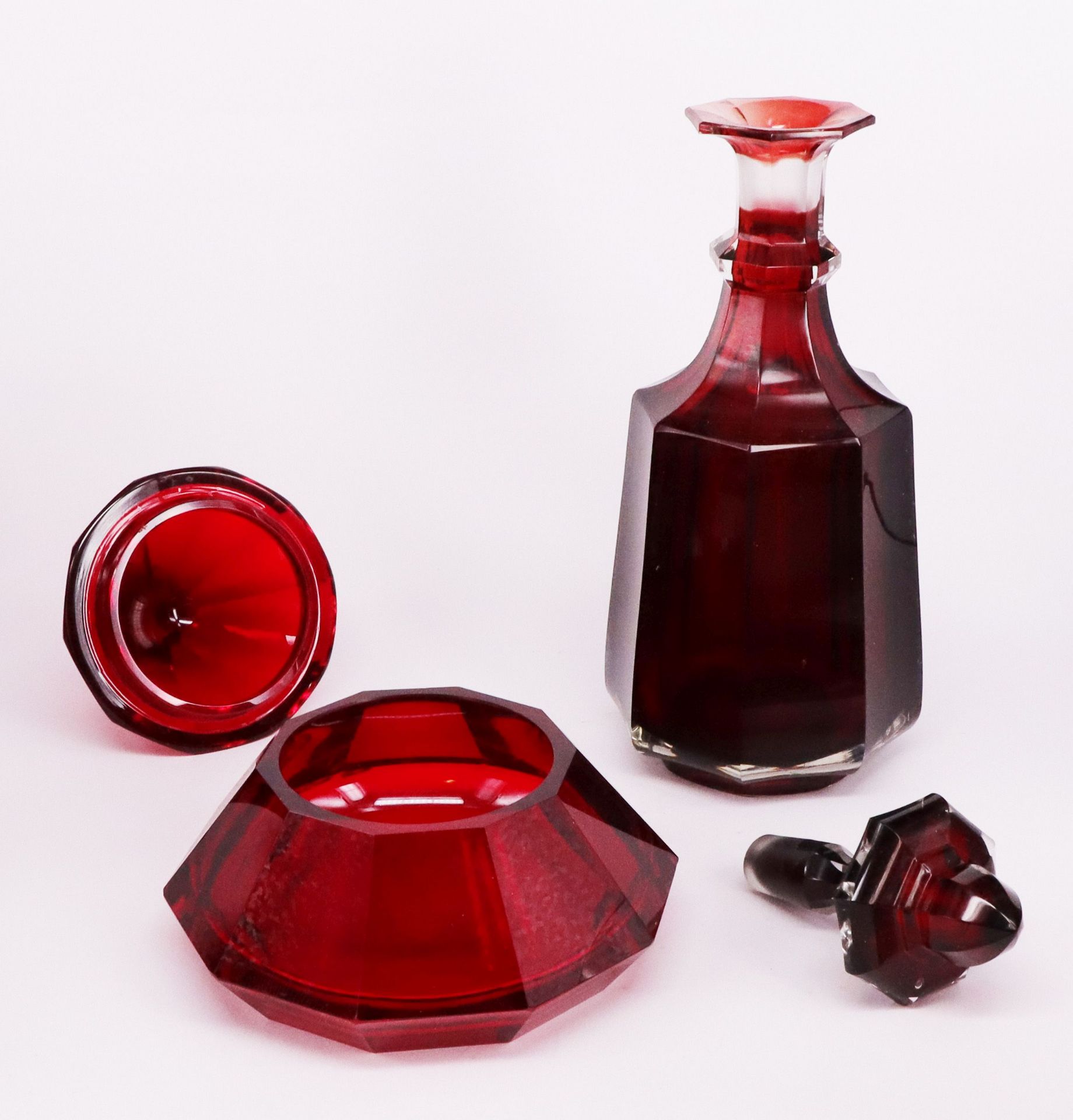 Konvolut aus rotem Glas, Rubinglas, überw. 19. Jh., bömisch, Sammlungsauflösung: Vase auf vier - Image 4 of 9