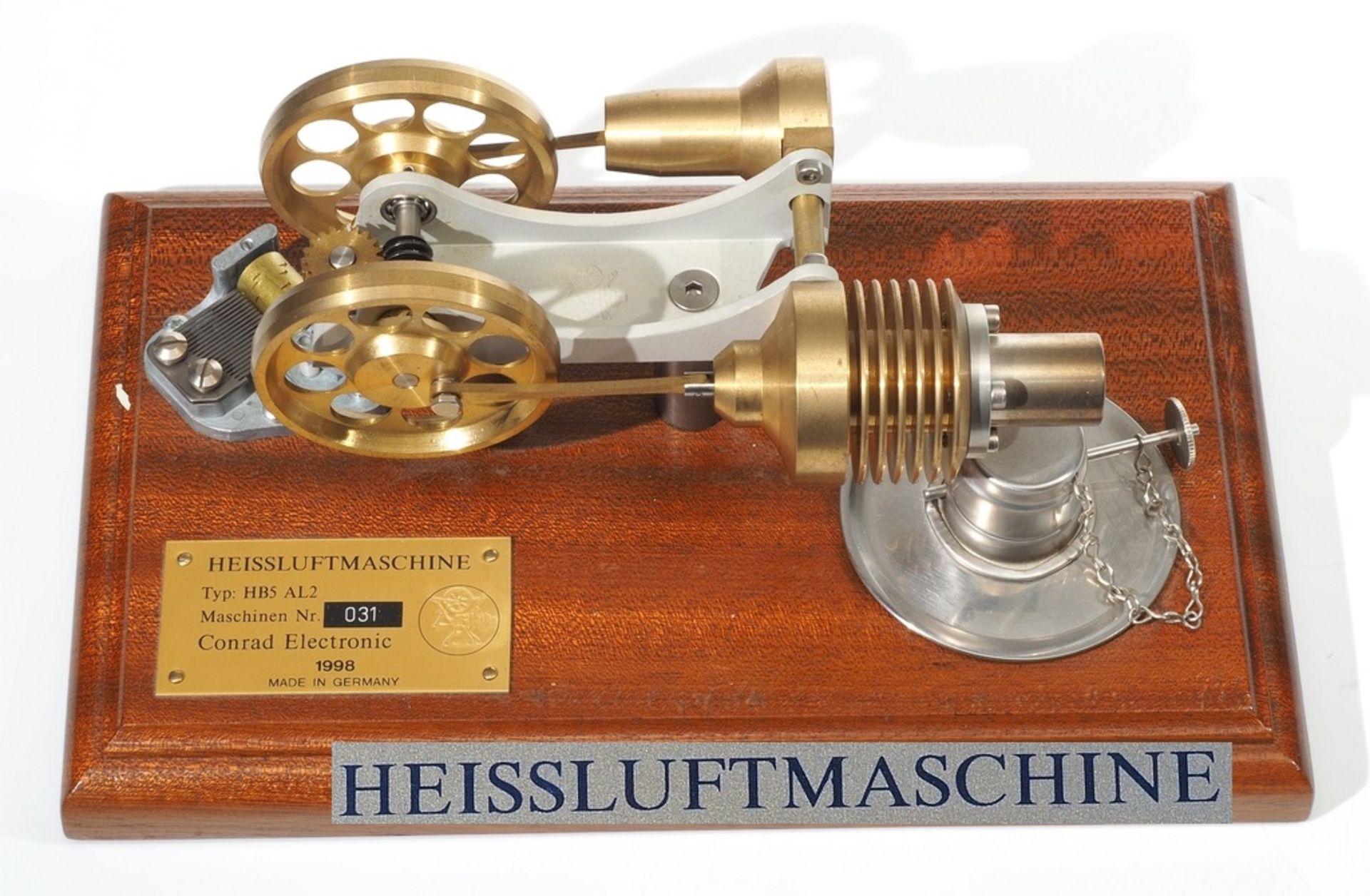 Heissluftmaschine mit Stirling-Motor.