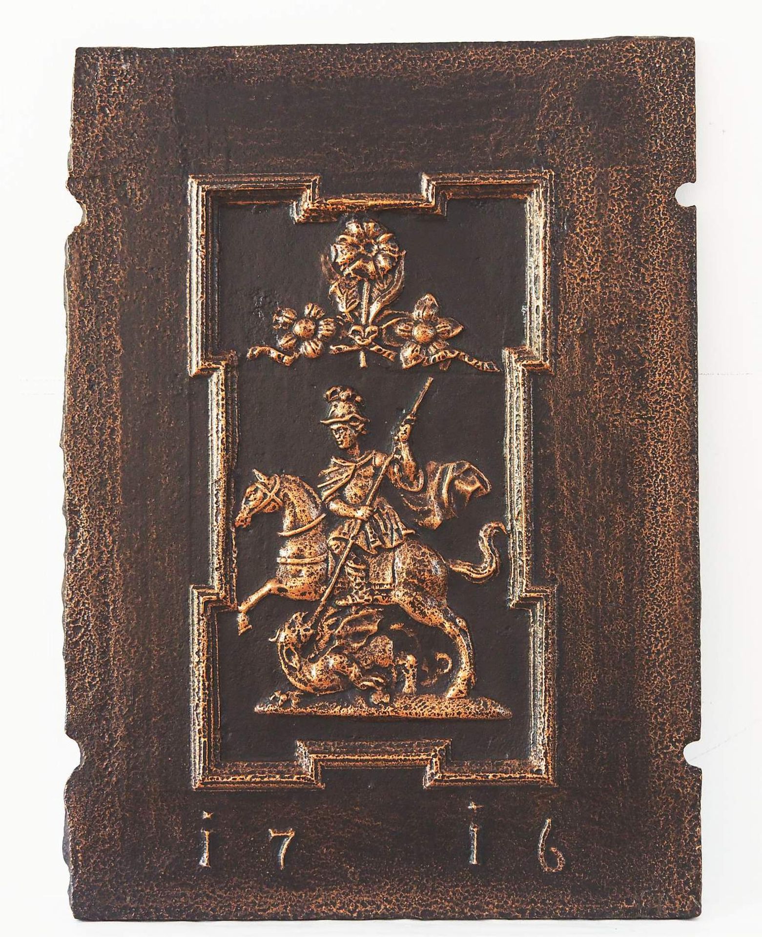 Große gusseiserne Kaminplatte "Santk Georg" besiegt den Drachen, unten mit Jahreszahl 1716 - Image 2 of 6