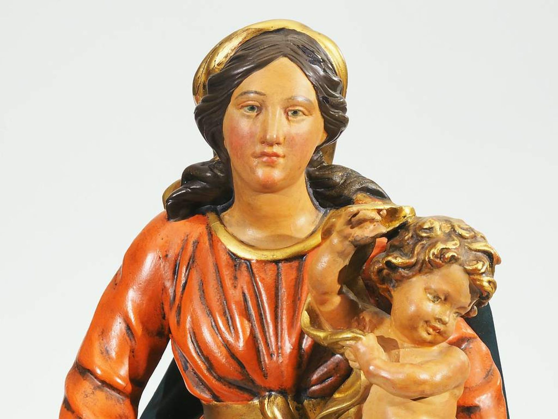 Schnitzfigur "Maria Immaculata mit Jesuskind" im Barockstil. - Image 7 of 7