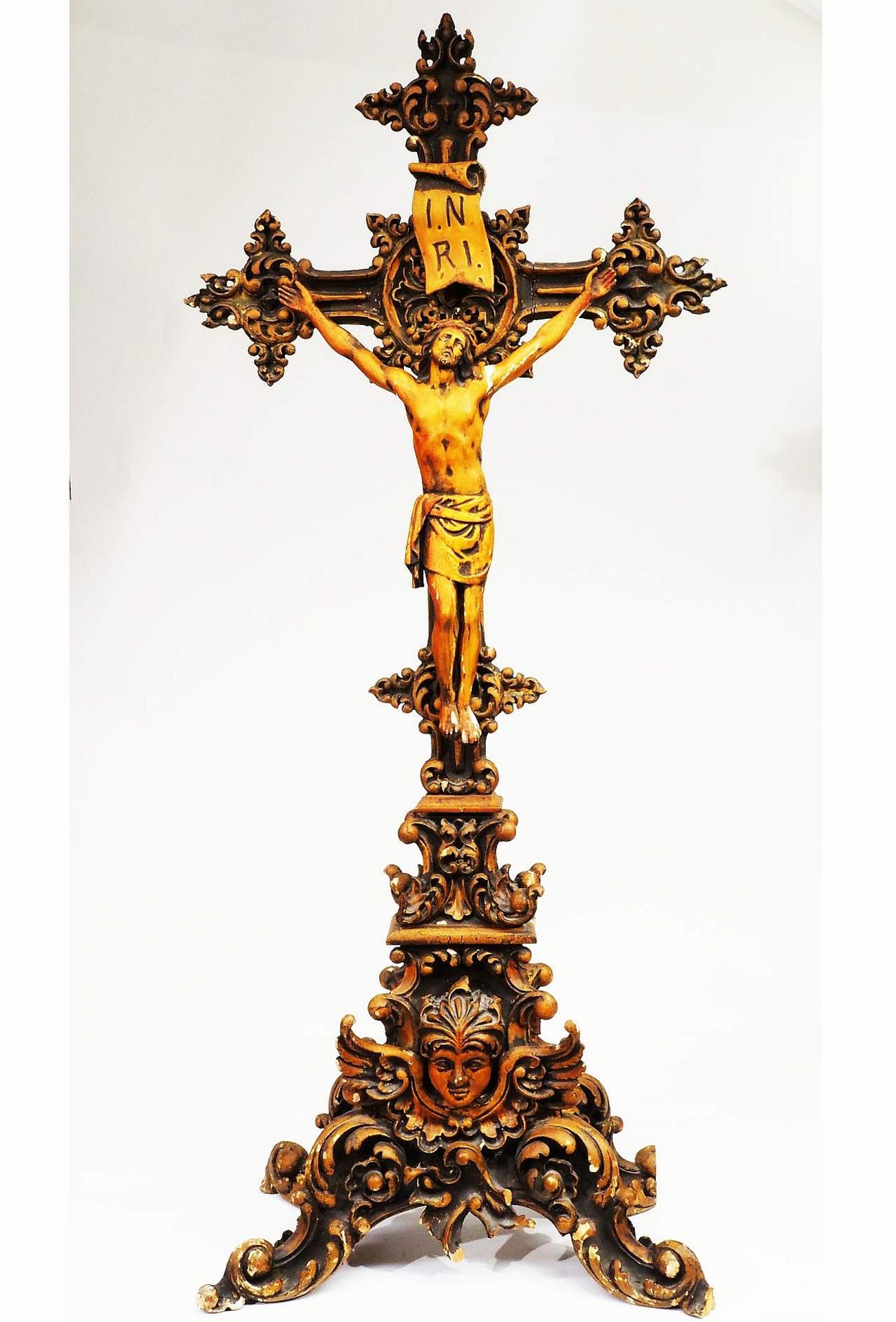 Standkruzifix,  Historismus. Holz, reich geschnitzt - Bild 2 aus 6