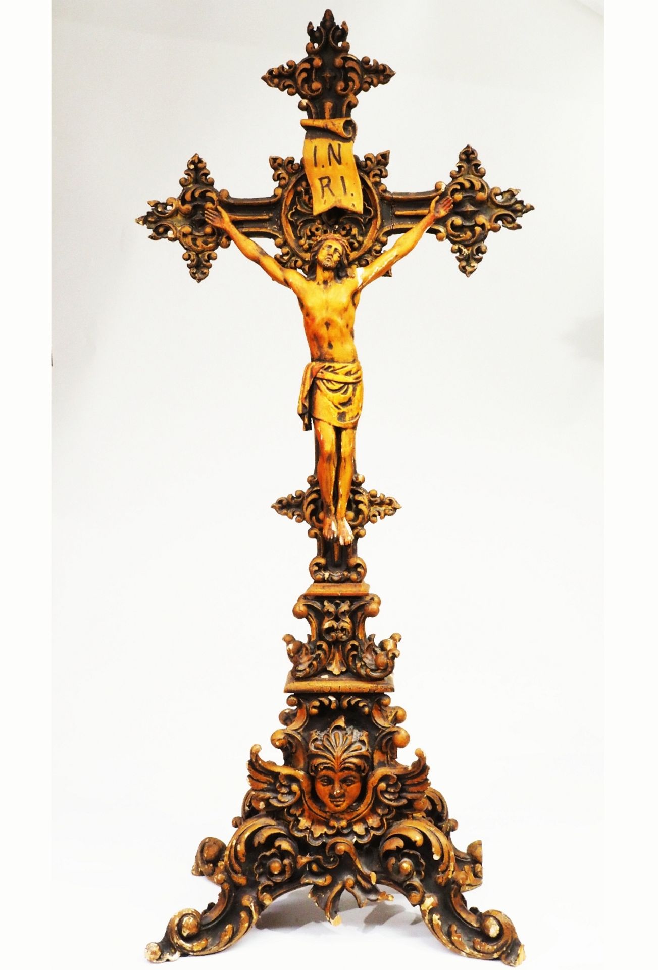 Standkruzifix,  Historismus. Holz, reich geschnitzt