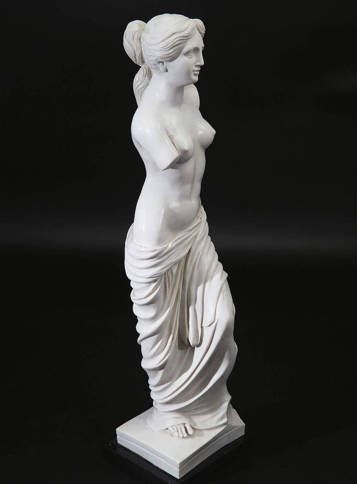 Halbakt "Venus von Milo", die wohl berühmteste Skulptur der Antike.  - Bild 3 aus 7