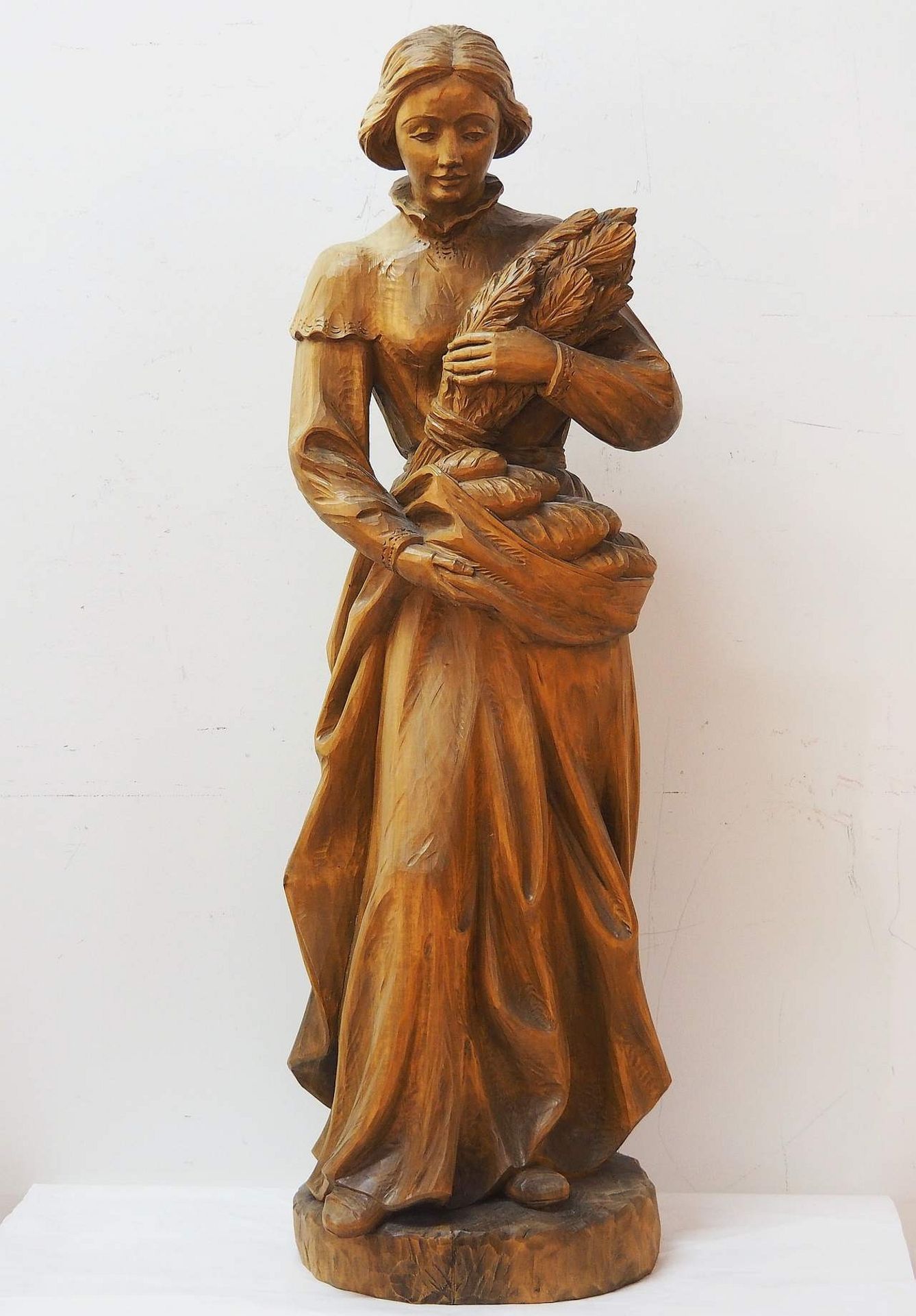 Skulptur "Heilige Notburga", 20. Jahrhundert. - Bild 2 aus 6