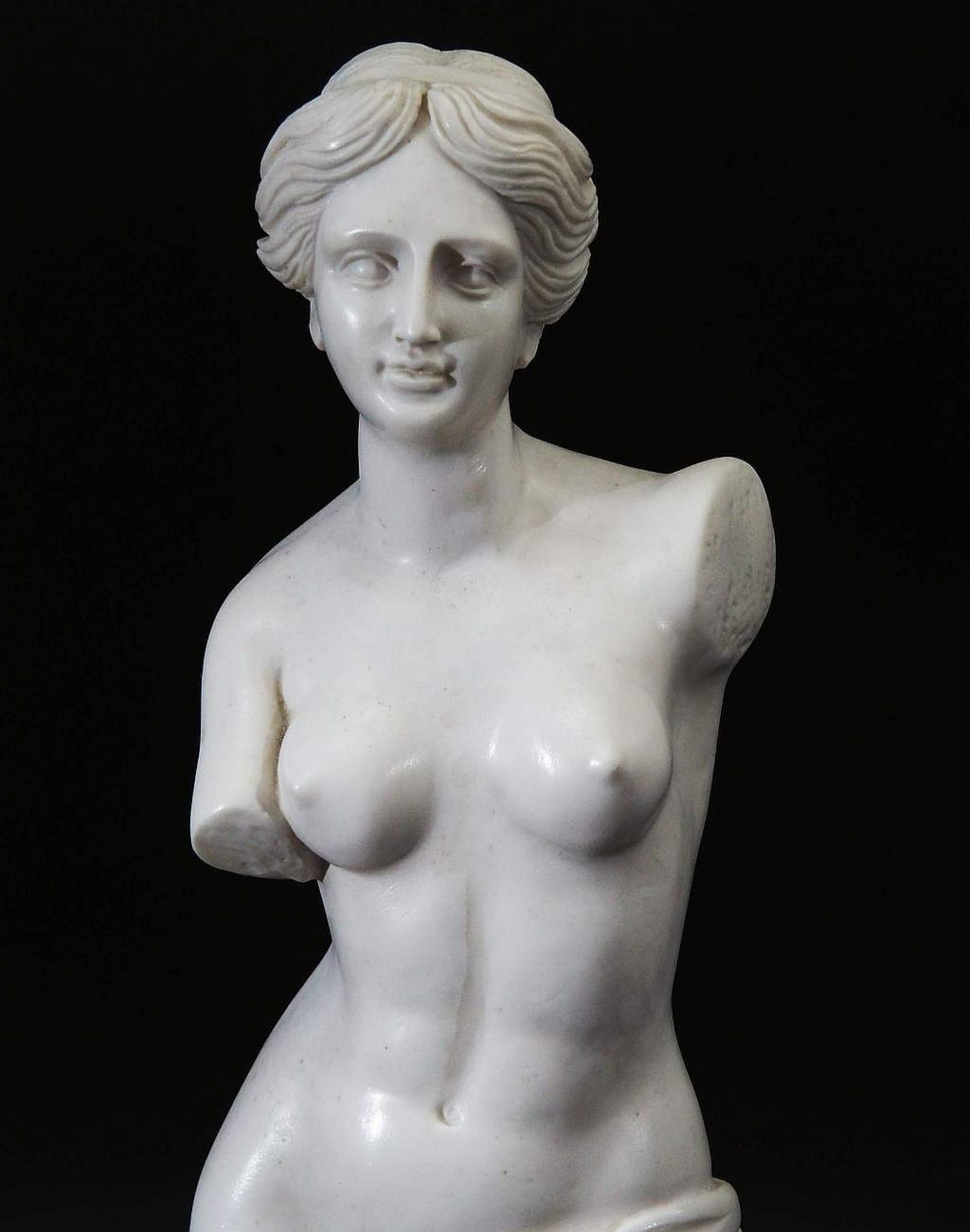 Halbakt "Venus von Milo", die wohl berühmteste Skulptur der Antike.  - Bild 7 aus 7