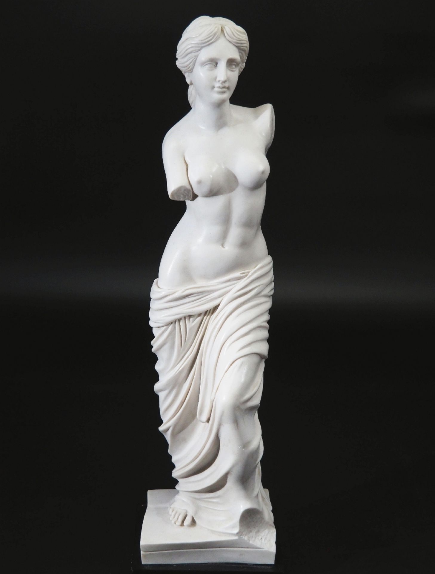 Halbakt "Venus von Milo", die wohl berühmteste Skulptur der Antike. 
