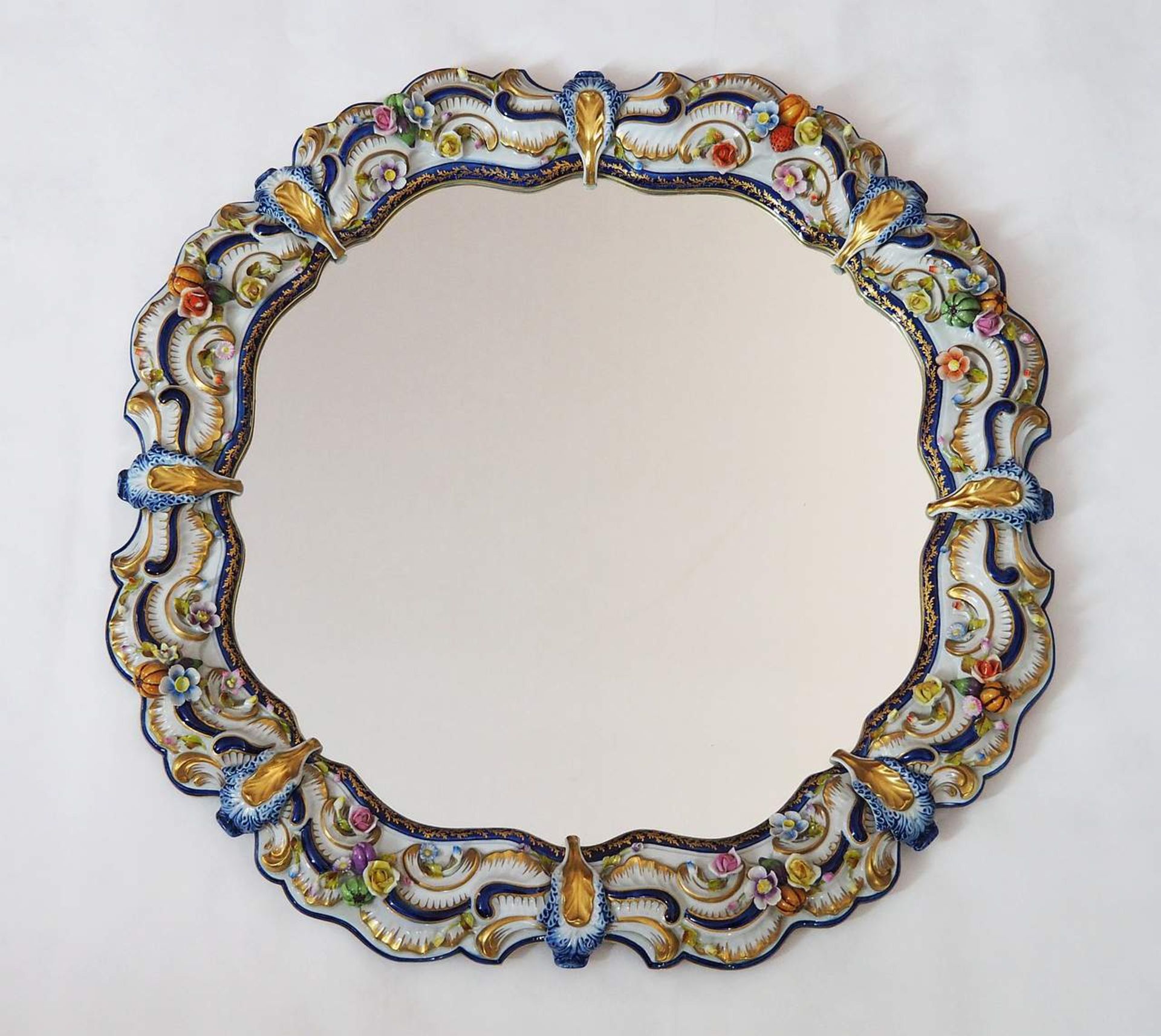 Spiegel mit Porzellanrahmen. 20. Jahrhundert.  - Bild 2 aus 5