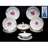 Restservice Speiseservice, MEISSEN Marke 1980, Dekor "Rote Rose". Insgesamt 11 Teile.