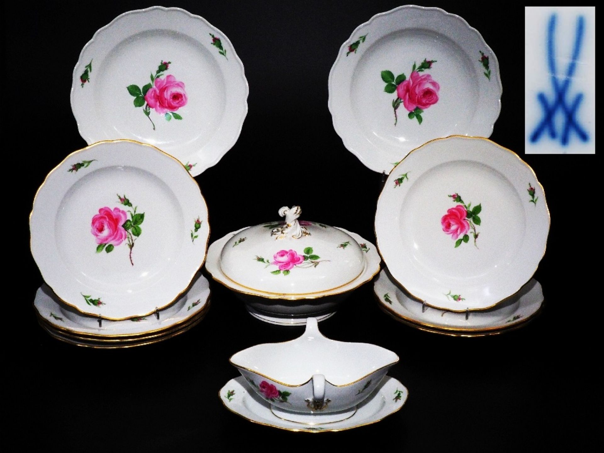 Restservice Speiseservice, MEISSEN Marke 1980, Dekor "Rote Rose". Insgesamt 11 Teile.