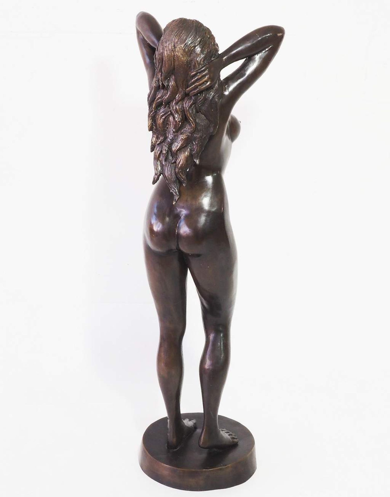 Stehender Frauenakt,   Bildhauer unbekannt. Bronze, braun patiniert.  - Bild 5 aus 8