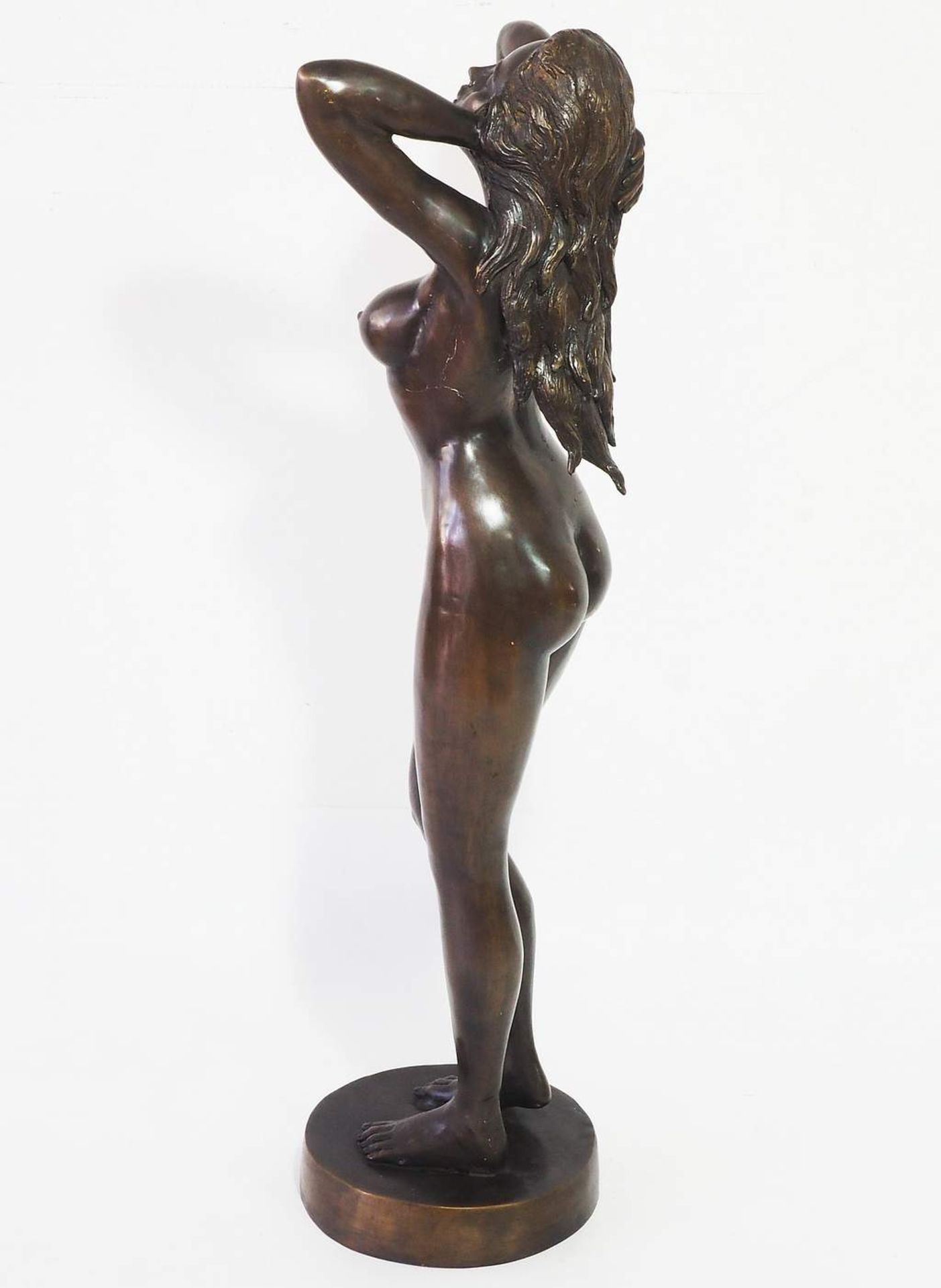 Stehender Frauenakt,   Bildhauer unbekannt. Bronze, braun patiniert.  - Bild 6 aus 8