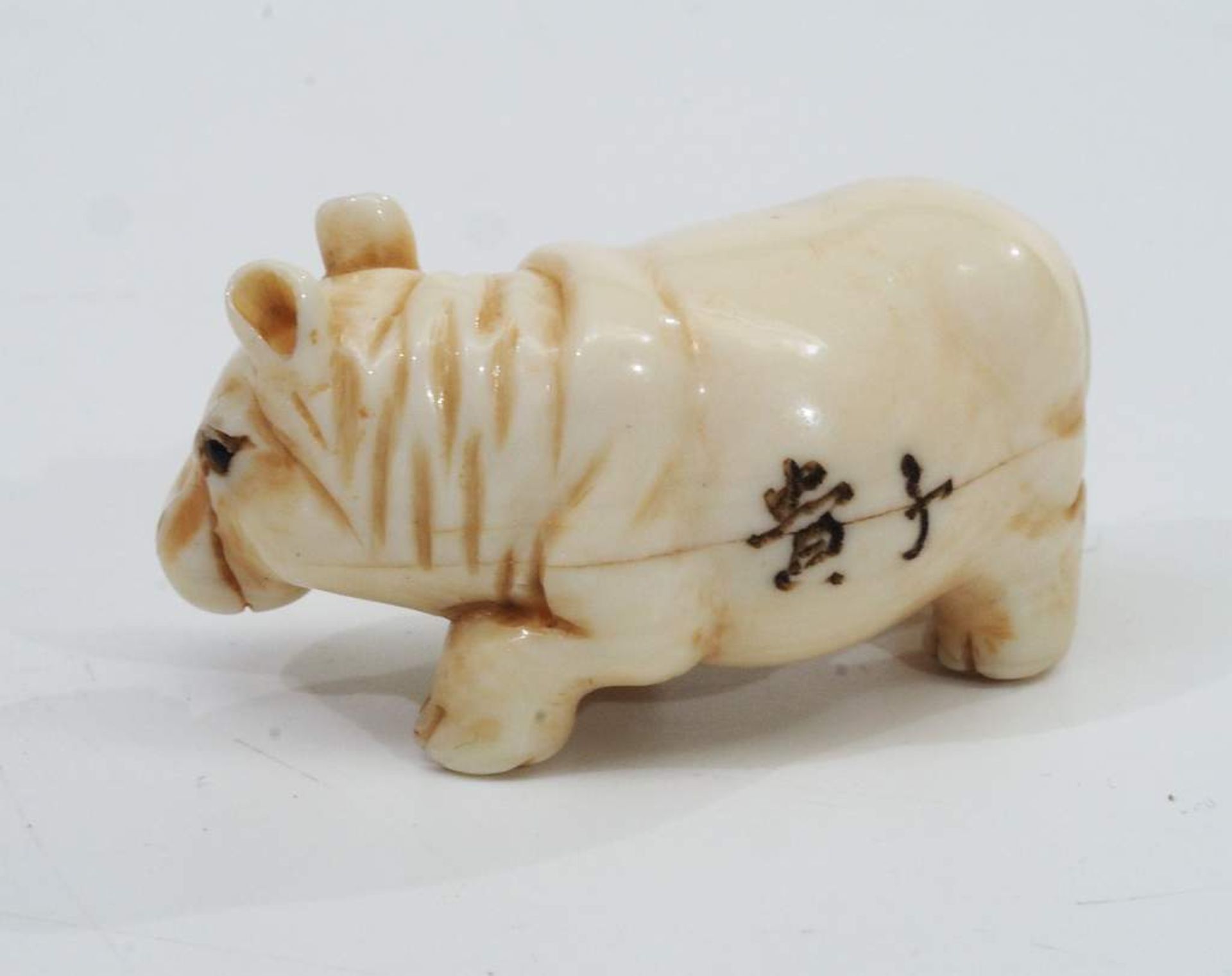 Miniatur Netsuke,  kleine Schnitzfigur, Japan.  "Nilpferd".  - Bild 4 aus 6