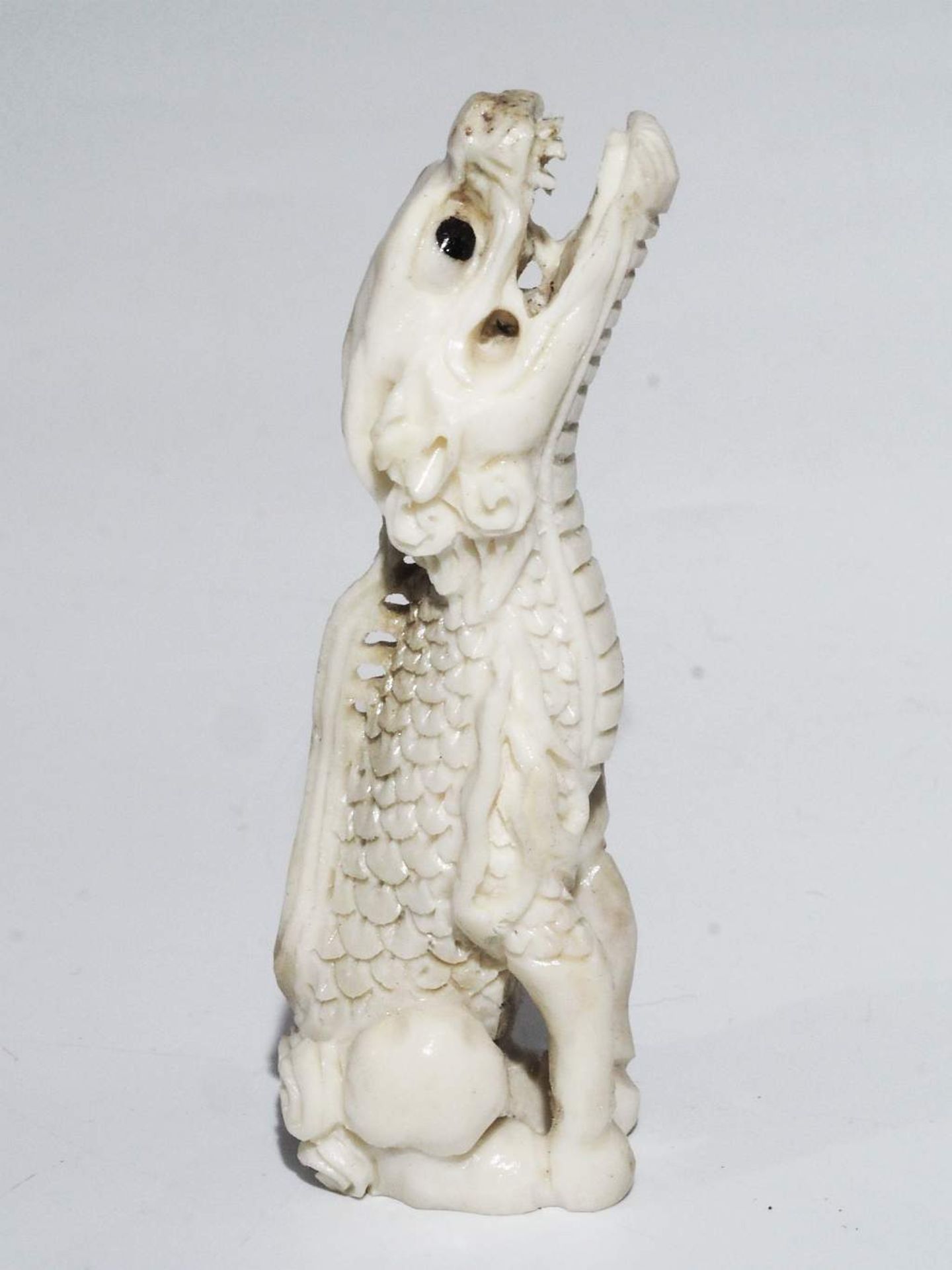 Netsuke,  kleine Schnitzfigur, Japan. "Fauchender Kirin".  - Bild 4 aus 7