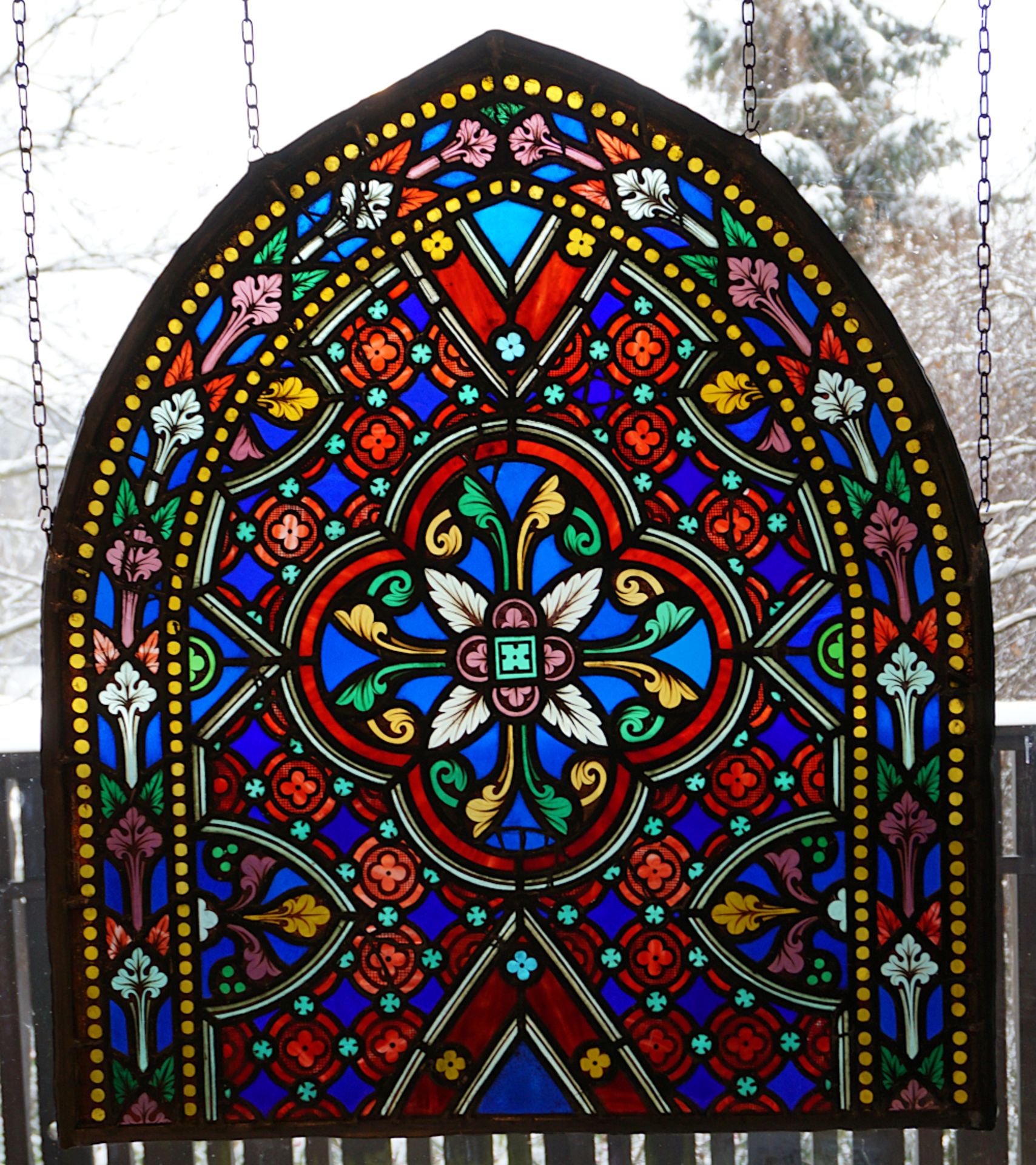 3 Fensterglasbilder "Religiöse Darstellungen" und "Ornamente", wohl 18.-20. Jh., bleiverglast, z.T.