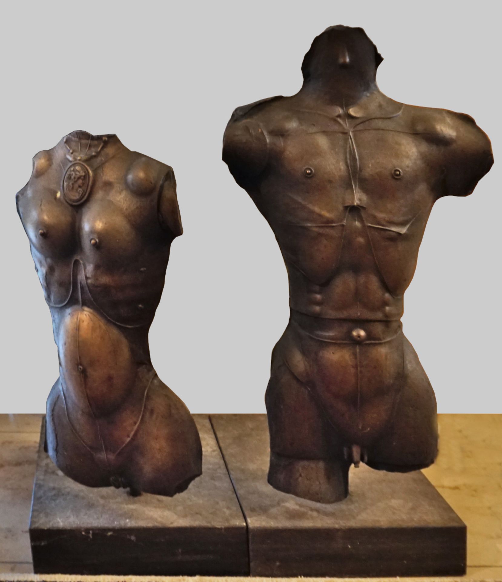 2 Bronzefiguren "Weiblicher und männlicher Torso", sign. Paul WUNDERLICH (wohl 1927-2010),