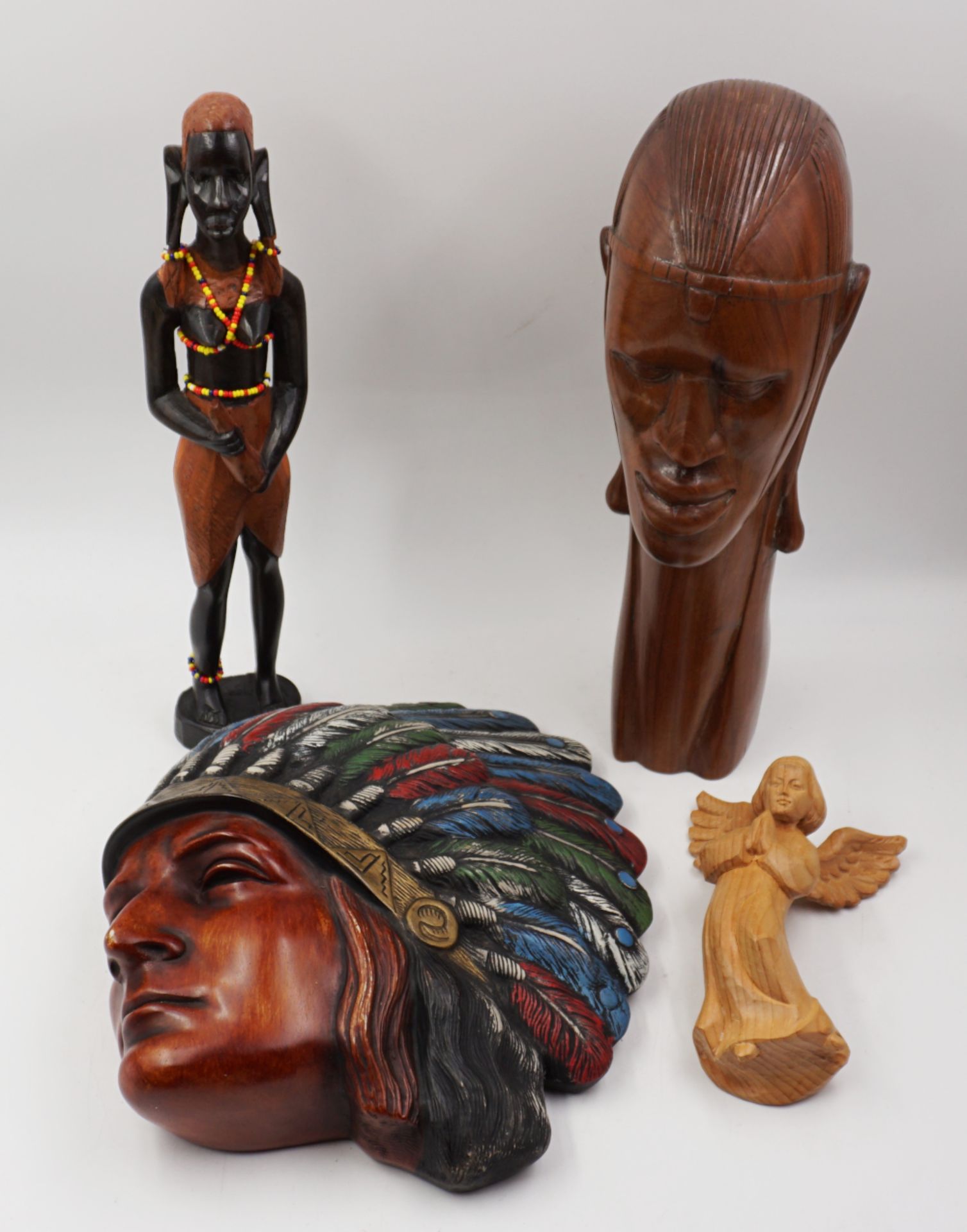 12 Figuren Holz u.a., 20. Jh. z.T. Oberammergau, z.B. "Madonna", "Trinker", "Indianer", "Afrikaner",