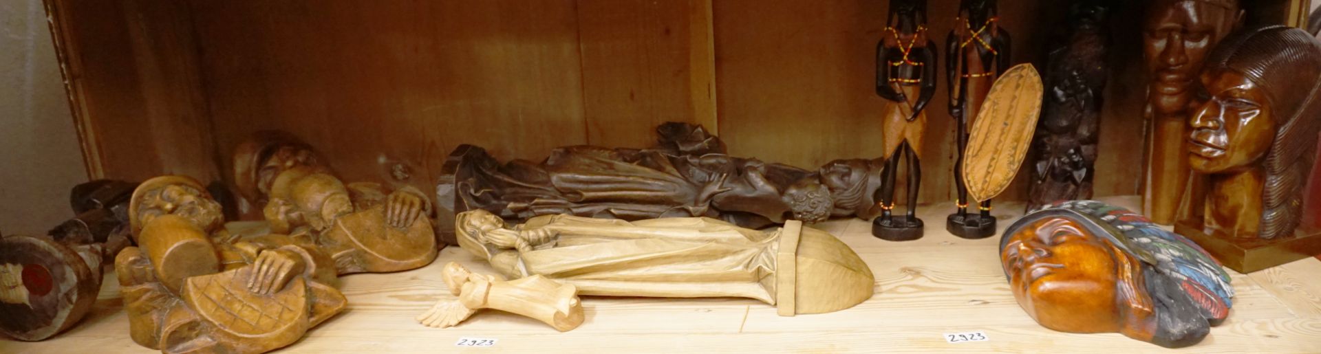 12 Figuren Holz u.a., 20. Jh. z.T. Oberammergau, z.B. "Madonna", "Trinker", "Indianer", "Afrikaner", - Bild 2 aus 2