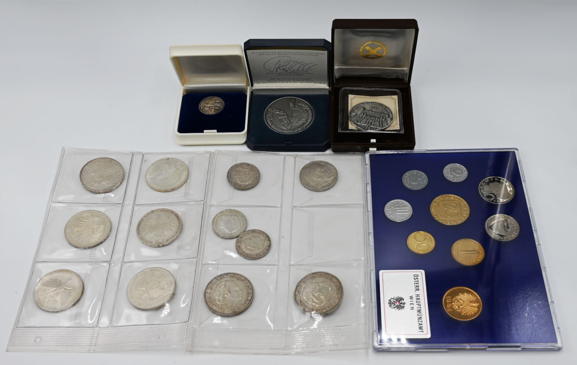 1 Konvolut Münzen/ Medallien: Silber, Metall u.a., BRD, 5/10 DM, Dt. Reich, Schilling u.a. z.T. Asp. - Bild 2 aus 2