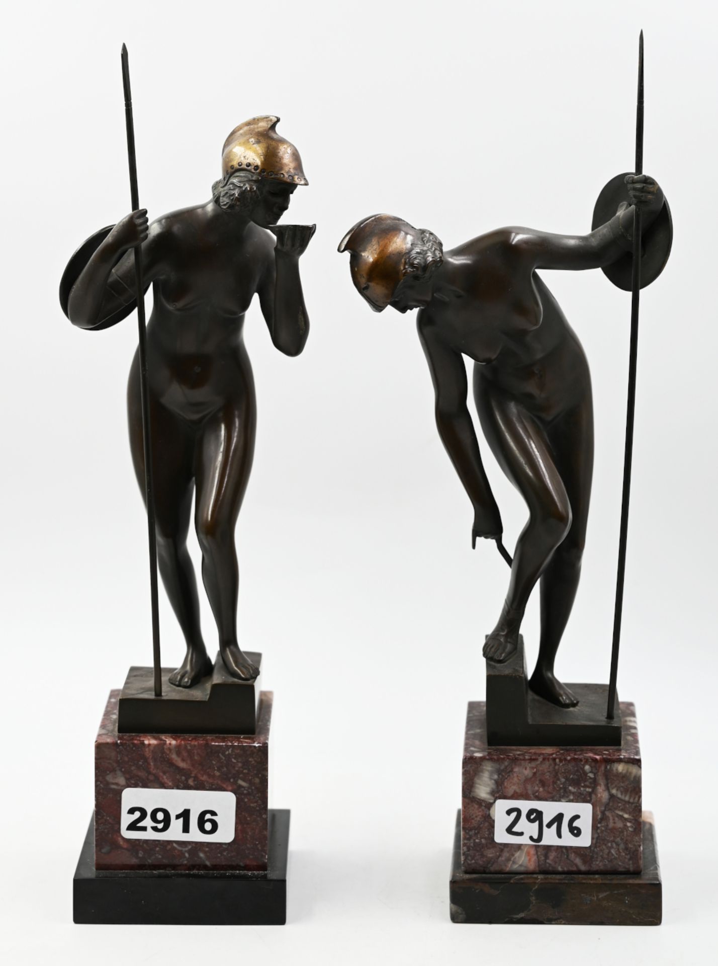 1 Pendant Statuetten je auf Sockel bez. E. BECK (wohl Else VON B. 1888-ca.1925)