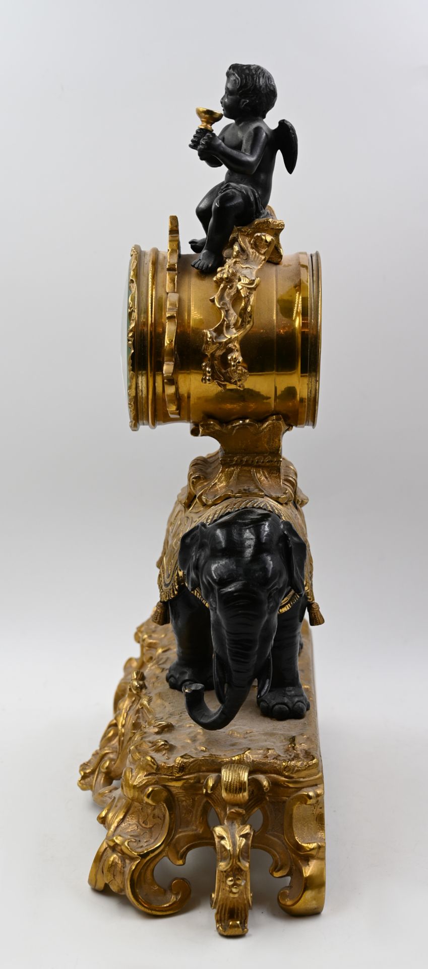 1 Pendule mit Elefant wohl 19.Jh./um 1900, Bronze u.a. z.T. feuervergoldet, - Bild 3 aus 6