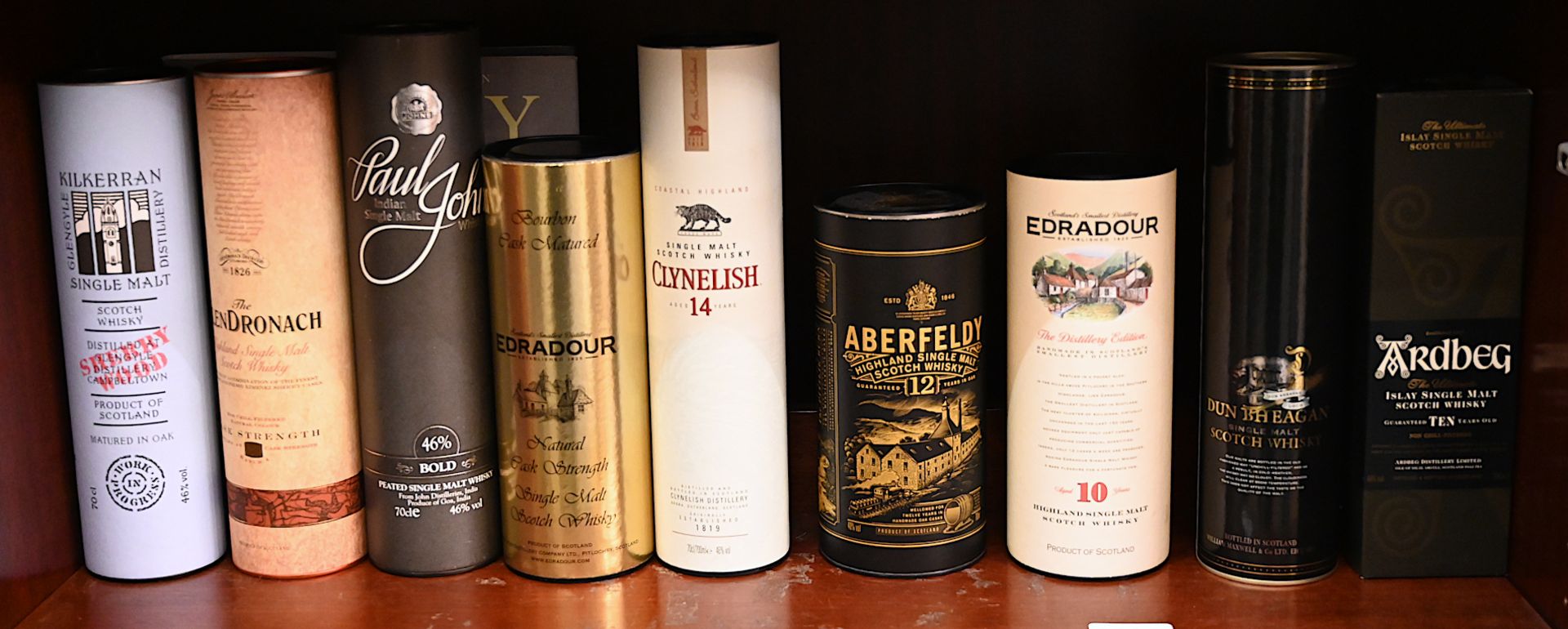 9 Flaschen Whisky v.a. Schottland: "Ardbeg", "Dun Bheagan", 2 "Edradour", "Aberfeldy", "Clynelish",