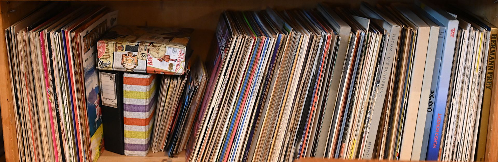 1 Sammlung Schallplatten (ca. 170 Stück) v.a. Klassik und Schlager, min. Hörspiele, 3 Alben mit Sing - Image 2 of 3