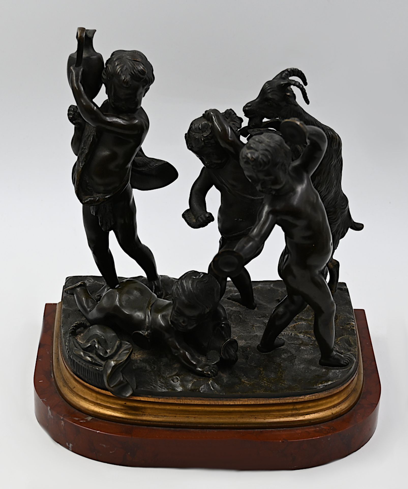 1 Bronzefigurengruppe am Sockel bez. CLODION (wohl Claude Michel C. 1738 Nancy-1814 Paris)