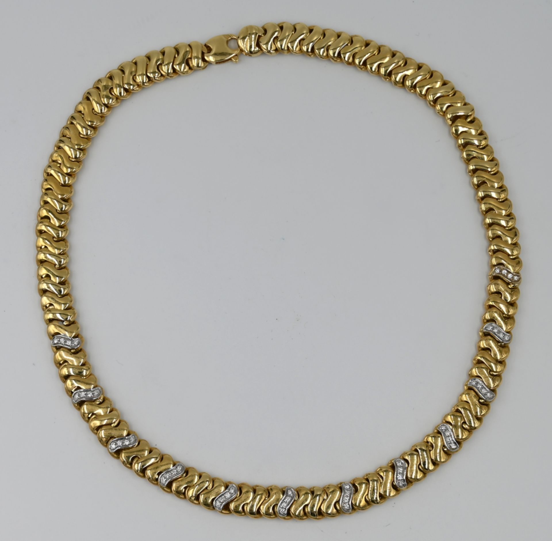 1 Kette/ Collier GG 18ct. mit Brillanten, min. Tsp.