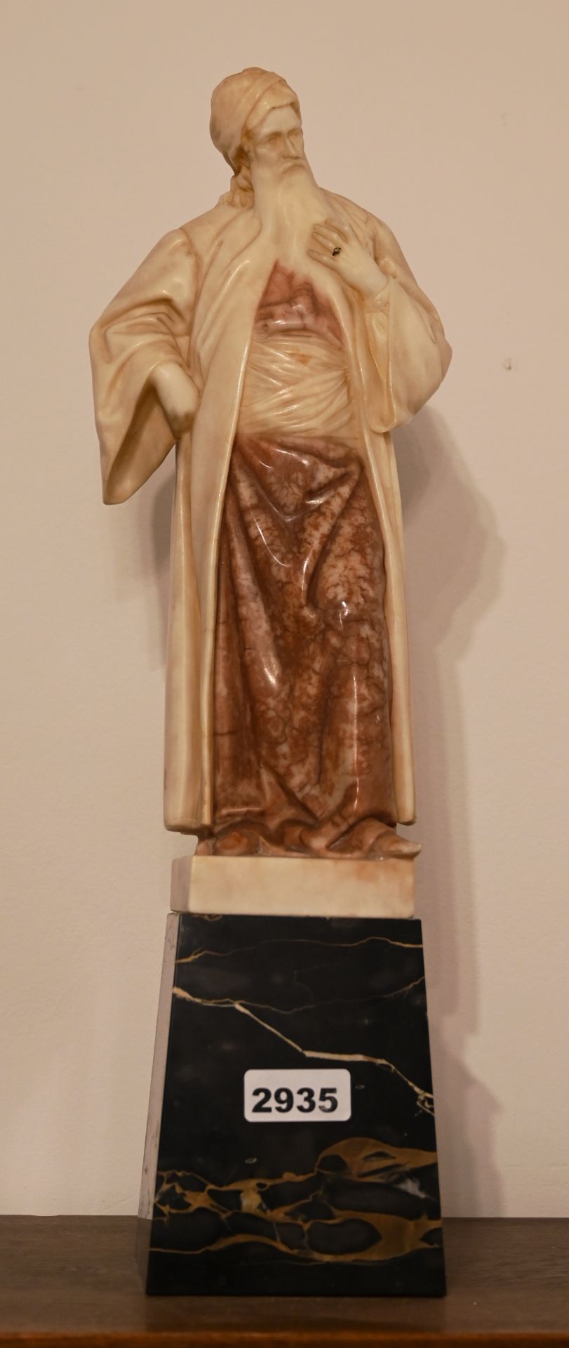 1 Alabastergussfigur auf Plinthe bez. JAHN (wohl Adolf Ferndinand Walter J. 1858 Stettin-1941 Halle